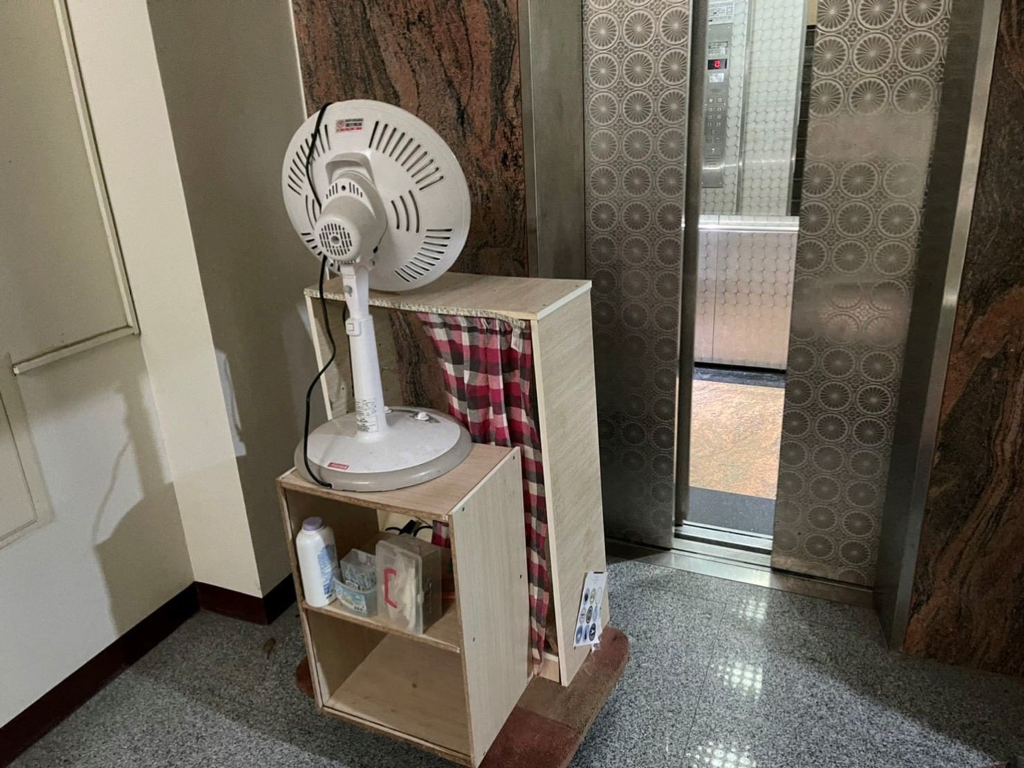 搬家公司推薦、新北搬家推薦【榮福搬家公司】南港搬家、桃園搬家公司推薦、台北搬家公司推薦、廢棄家具處理、廢棄家具清運、家庭廢棄物清運、清運、搬家、家具垃圾清運、垃圾廢棄處理、垃圾廢棄清運、搬家具、大型家具搬運、冰箱搬運、基隆搬家、搬家電、床墊搬運、搬公司行號、跨縣市搬家、家庭搬家、搬鋼琴、搬工、搬運、搬家紙箱,針對顧客都秉持以用心實在專業搬家技巧,搬家實在用心值得您的信賴與選擇。歡迎來電咨詢02-2651-2727,榮福搬家有專員立即為您服務。 搬家公司推薦、新北搬家推薦【榮福搬家公司】南港搬家、桃園搬家公司推薦、台北搬家公司推薦、廢棄家具處理、廢棄家具清運、家庭廢棄物清運、清運、搬家、家具垃圾清運、垃圾廢棄處理、垃圾廢棄清運、搬家具、大型家具搬運、冰箱搬運、基隆搬家、搬家電、床墊搬運、搬公司行號、跨縣市搬家、家庭搬家、搬鋼琴、搬工、搬運、搬家紙箱,針對顧客都秉持以用心實在專業搬家技巧,搬家實在用心值得您的信賴與選擇。歡迎來電咨詢02-2651-2727,榮福搬家有專員立即為您服務。