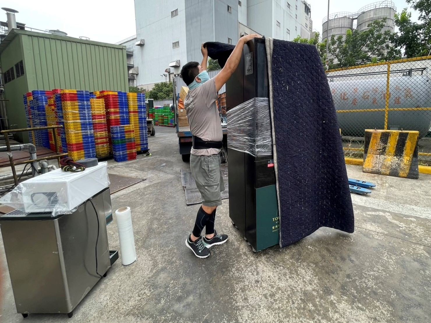 台北單搬重物∣南港單搬重物∣新北單搬重物∣雙北單搬重物∣汐止單搬重物∣五股單搬重物∣中永和單搬重物∣板橋單搬重物∣桃園單搬重物推薦【榮福搬家】屬專業搬家細膩運唯一首選,累積20年各式各樣特殊重物的搬運經驗,專業敏捷快速完成您的各項搬運任務。榮福搬家具備精緻包裝搬運「細膩包裝、專業搬運、用心服務、以客為尊」是榮福搬家公司的宗旨與精神。歡迎立即來電02-2651-2727專人服務。 台北單搬重物∣南港單搬重物∣新北單搬重物∣雙北單搬重物∣汐止單搬重物∣五股單搬重物∣中永和單搬重物∣板橋單搬重物∣桃園單搬重物推薦【榮福搬家】屬專業搬家細膩運唯一首選,累積20年各式各樣特殊重物的搬運經驗,專業敏捷快速完成您的各項搬運任務。榮福搬家具備精緻包裝搬運「細膩包裝、專業搬運、用心服務、以客為尊」是榮福搬家公司的宗旨與精神。歡迎立即來電02-2651-2727專人服務。