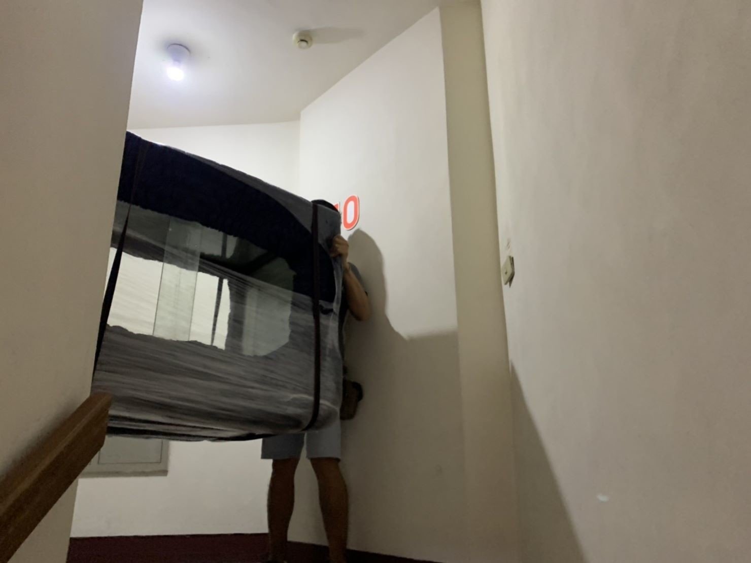 搬家公司推薦【榮福搬家公司】精搬魚缸、跨縣搬家、搬家首選、吊掛搬運、吊家具搬運、台北搬家公司推薦:大台北搬家,精緻包裝搬運「細膩包裝、專業搬運、用心服務、以客為尊」是榮福搬家公司的宗旨與精神。歡迎立即來電02-2651-2727專人服務。 搬家公司推薦【榮福搬家公司】精搬魚缸、跨縣搬家、搬家首選、吊掛搬運、吊家具搬運、台北搬家公司推薦:大台北搬家,精緻包裝搬運「細膩包裝、專業搬運、用心服務、以客為尊」是榮福搬家公司的宗旨與精神。歡迎立即來電02-2651-2727專人服務。