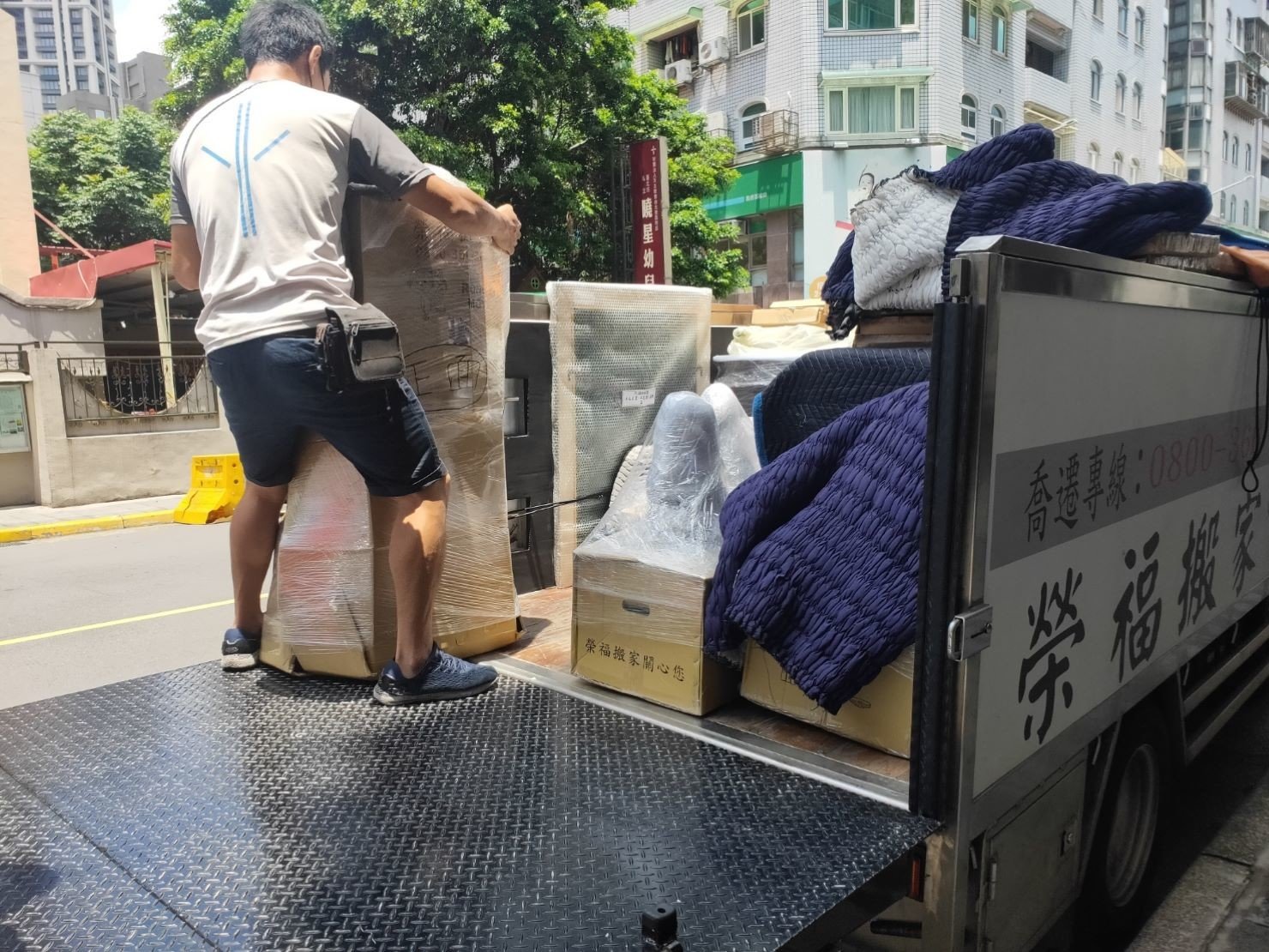 精緻包裝、精緻搬家【榮福搬家公司】搬玉石、搬佛像、藝術品搬運、搬木雕神像、搬神明桌、大型雕像搬運、搬石雕玉器、搬水晶洞、搬石頭桌椅、特殊重物搬運、專搬重物、南港搬家、桃園搬家公司推薦、台北搬家公司推薦、搬家公司推薦、新北搬家公司推薦、搬家具、冰箱搬運、基隆搬家、搬大型家電、床墊搬運、公司行號搬遷、家庭搬家、搬家首選、跨縣市搬家、吊車吊掛搬運、搬鋼琴、搬工計時、搬工服務、人力搬運、搬運、搬家包裝材料、搬家紙箱,針對顧客都秉持以用心實在專業搬家技巧,搬家實在用心值得您的信賴與選擇。歡迎來電咨詢02-2651-2727,榮福搬家有專員立即為您服務。 精緻包裝、精緻搬家【榮福搬家公司】搬玉石、搬佛像、藝術品搬運、搬木雕神像、搬神明桌、大型雕像搬運、搬石雕玉器、搬水晶洞、搬石頭桌椅、特殊重物搬運、專搬重物、南港搬家、桃園搬家公司推薦、台北搬家公司推薦、搬家公司推薦、新北搬家公司推薦、搬家具、冰箱搬運、基隆搬家、搬大型家電、床墊搬運、公司行號搬遷、家庭搬家、搬家首選、跨縣市搬家、吊車吊掛搬運、搬鋼琴、搬工計時、搬工服務、人力搬運、搬運、搬家包裝材料、搬家紙箱,針對顧客都秉持以用心實在專業搬家技巧,搬家實在用心值得您的信賴與選擇。歡迎來電咨詢02-2651-2727,榮福搬家有專員立即為您服務。