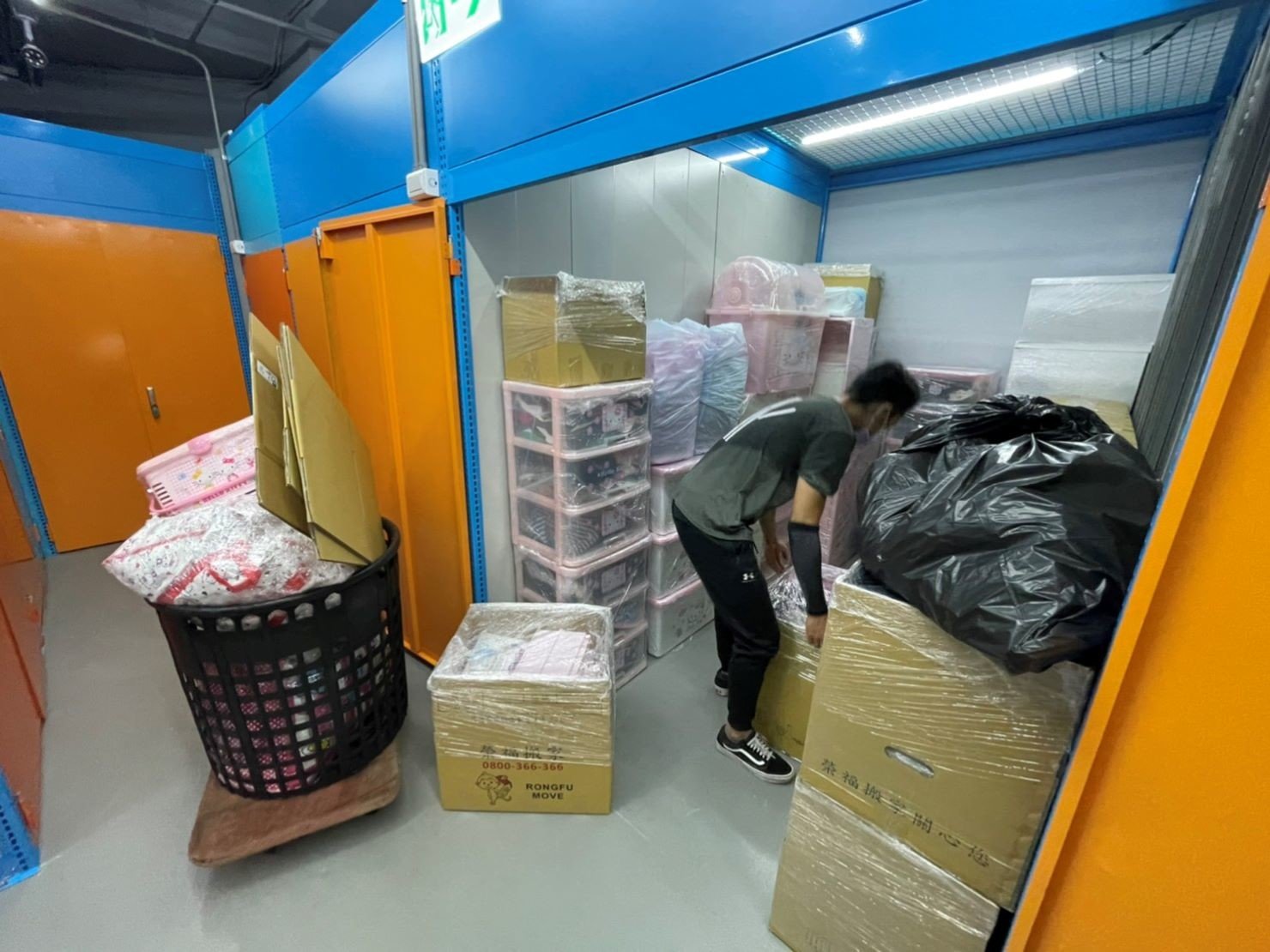 搬家公司推薦、新北搬家推薦【榮福搬家公司】南港搬家、桃園搬家公司推薦、台北搬家公司推薦、搬家具、冰箱搬運、基隆搬家、搬公司行號、搬工服務、人力搬運、搬運,倉儲搬家,倉儲搬運,針對顧客都秉持以用心實在專業搬家技巧,搬家實在用心值得您的信賴與選擇。歡迎來電咨詢02-2651-2727,榮福搬家有專員立即為您服務。 搬家公司推薦、新北搬家推薦【榮福搬家公司】南港搬家、桃園搬家公司推薦、台北搬家公司推薦、搬家具、冰箱搬運、基隆搬家、搬公司行號、搬工服務、人力搬運、搬運,倉儲搬家,倉儲搬運,針對顧客都秉持以用心實在專業搬家技巧,搬家實在用心值得您的信賴與選擇。歡迎來電咨詢02-2651-2727,榮福搬家有專員立即為您服務。