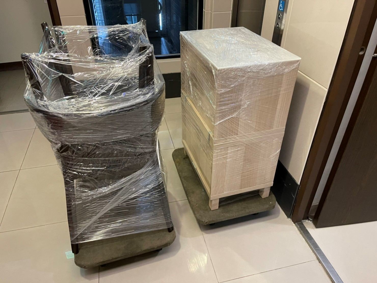 搬家公司推薦、台北搬家公司推薦【榮福搬家公司】南港搬家、桃園搬家公司推薦、新北搬家推薦、搬家具、冰箱搬運、基隆搬家、搬大型家電、床墊搬運、搬公司行號、家庭搬家、搬鋼琴、搬家首選、搬家達人、大型家具搬運、搬工、搬運、搬家紙箱、大型家具搬運、跨縣市搬家、單件家具運送、搬家車、搬家估價,針對顧客都秉持以用心實在專業搬家技巧,搬家實在用心值得您的信賴與選擇。歡迎來電咨詢02-2651-2727,榮福搬家有專員立即為您服務。 搬家公司推薦、台北搬家公司推薦【榮福搬家公司】南港搬家、桃園搬家公司推薦、新北搬家推薦、搬家具、冰箱搬運、基隆搬家、搬大型家電、床墊搬運、搬公司行號、家庭搬家、搬鋼琴、搬家首選、搬家達人、大型家具搬運、搬工、搬運、搬家紙箱、大型家具搬運、跨縣市搬家、單件家具運送、搬家車、搬家估價,針對顧客都秉持以用心實在專業搬家技巧,搬家實在用心值得您的信賴與選擇。歡迎來電咨詢02-2651-2727,榮福搬家有專員立即為您服務。