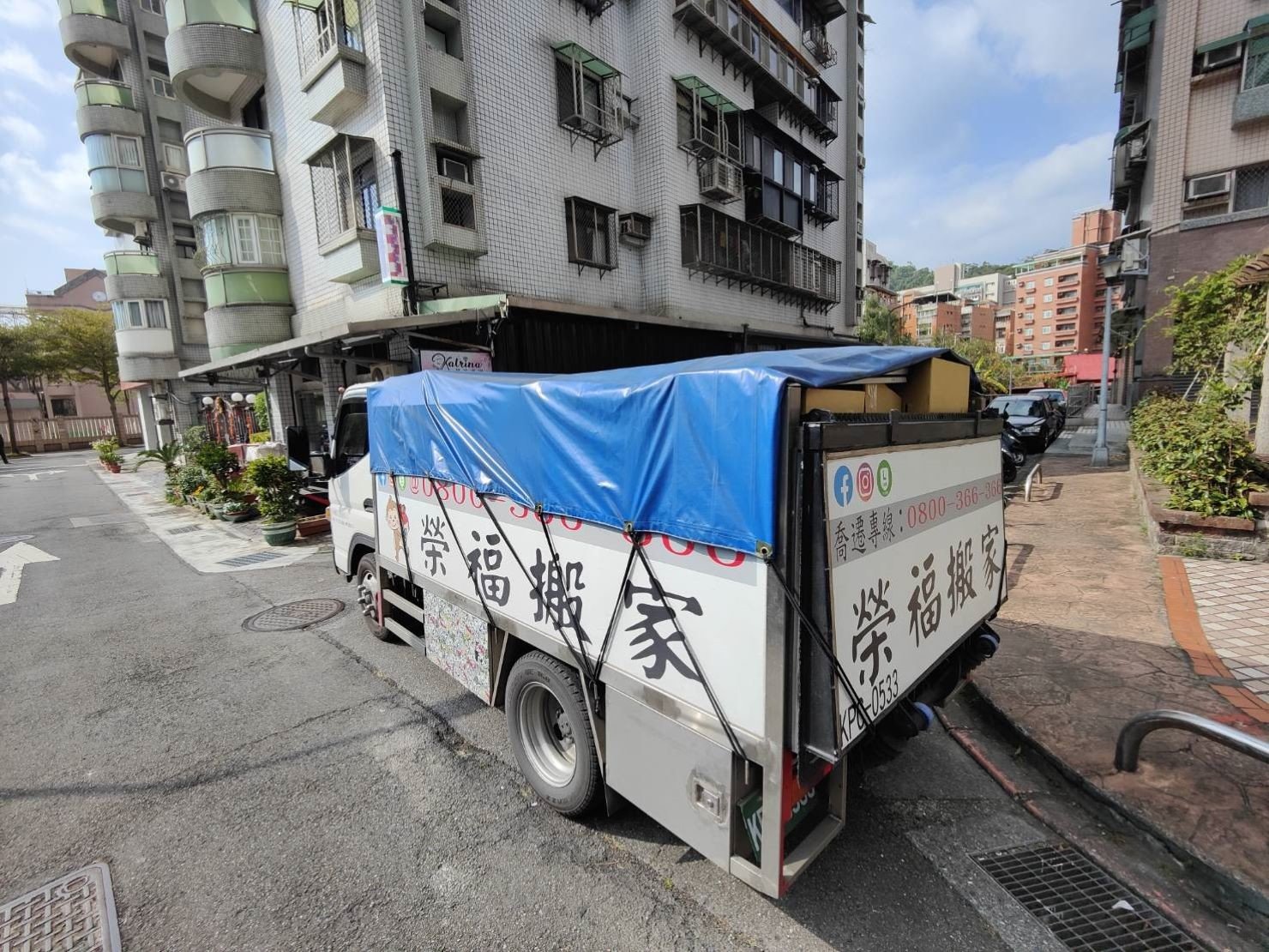 大型家具搬運、搬家具、床墊搬運,歡迎來電咨詢02-2651-2727,榮福搬家有專員立即為您服務。【榮福搬家公司】搬家首選、搬家公司推薦、系統式家具拆裝找專業的榮福搬家就對了。優質搬家,針對顧客都秉持以用心實在專業搬家技巧,搬家實在用心值得您的信賴與選擇。歡迎來電咨詢02-2651-2727,榮福搬家有專員立即為您服務。 大型家具搬運、搬家具、床墊搬運,歡迎來電咨詢02-2651-2727,榮福搬家有專員立即為您服務。【榮福搬家公司】搬家首選、搬家公司推薦、系統式家具拆裝找專業的榮福搬家就對了。優質搬家,針對顧客都秉持以用心實在專業搬家技巧,搬家實在用心值得您的信賴與選擇。歡迎來電咨詢02-2651-2727,榮福搬家有專員立即為您服務。