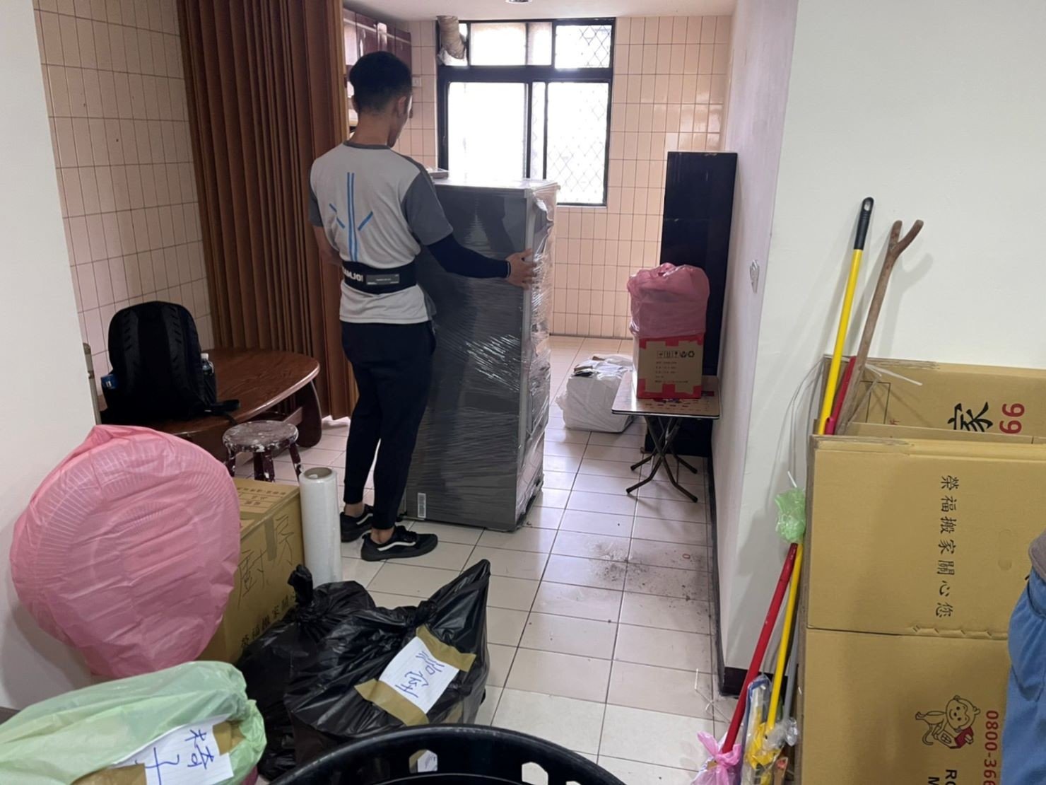 搬家公司推薦、新北搬家公司推薦【榮福搬家公司】搬家首選、搬家口碑第一、搬家好評推薦、南港搬家、桃園搬家公司推薦、台北搬家公司推薦、沙發搬運、搬衣櫃、搬家具、冰箱搬運、基隆搬家、搬大型家電、搬洗衣機、魚缸搬運、搬神明桌、搬按摩椅、搬醫療床、床墊搬運、搬queen size床、吊車搬家、吊掛搬運家具、搬公司行號、家庭搬家、精緻搬家、單件家具運送、跨縣市搬家、大型家具搬運、搬家估價、搬鋼琴、搬工計時、搬工服務、人力搬運、搬運、搬家紙箱,針對顧客都秉持以用心實在專業搬家技巧,搬家實在用心值得您的信賴與選擇。歡迎來電咨詢02-2651-2727,榮福搬家有專員立即為您服務。系統式家具拆裝找專業的榮福搬家就對了。 搬家公司推薦、新北搬家公司推薦【榮福搬家公司】搬家首選、搬家口碑第一、搬家好評推薦、南港搬家、桃園搬家公司推薦、台北搬家公司推薦、沙發搬運、搬衣櫃、搬家具、冰箱搬運、基隆搬家、搬大型家電、搬洗衣機、魚缸搬運、搬神明桌、搬按摩椅、搬醫療床、床墊搬運、搬queen size床、吊車搬家、吊掛搬運家具、搬公司行號、家庭搬家、精緻搬家、單件家具運送、跨縣市搬家、大型家具搬運、搬家估價、搬鋼琴、搬工計時、搬工服務、人力搬運、搬運、搬家紙箱,針對顧客都秉持以用心實在專業搬家技巧,搬家實在用心值得您的信賴與選擇。歡迎來電咨詢02-2651-2727,榮福搬家有專員立即為您服務。系統式家具拆裝找專業的榮福搬家就對了。