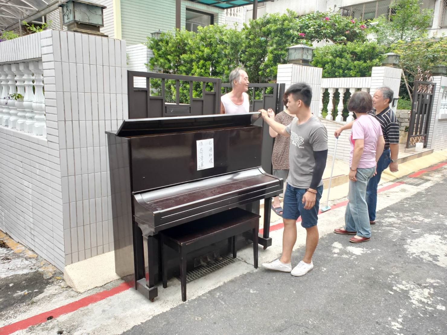 搬鋼琴【榮福搬家】值得您的選擇與信賴:不要的鋼琴-顧客有連絡好環保局來回收(並不是每區的環保局均會回收鋼琴需打電話再三確認唷)搬家公司推薦-【榮福搬家】最好的服務 不要的鋼琴-顧客有連絡好環保局來回收(並不是每區的環保局均會回收鋼琴需打電話再三確認唷)搬家公司推薦-【榮福搬家】最好的服務