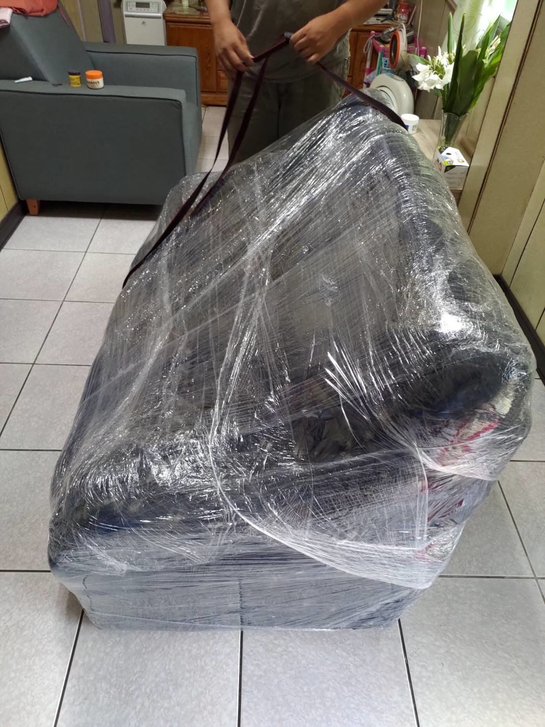 家公司推薦、新北搬家推薦【榮福搬家公司】南港搬家、桃園搬家公司推薦、台北搬家公司推薦、大型家具搬運、搬家具、冰箱搬運、基隆搬家、搬家電、大型家電搬運、床墊搬運、搬家車、家庭搬家、搬工、搬運、搬家紙箱、跨縣市搬家、單件家具運送、搬家估價、搬家首選,搬家達人,吊掛搬運、吊家具搬運、台北搬家公司推薦:大台北搬家,精緻包裝搬運「細膩包裝、專業搬運、用心服務、以客為尊」是榮福搬家公司的宗旨與精神。歡迎立即來電02-2651-2727專人服務。 家公司推薦、新北搬家推薦【榮福搬家公司】南港搬家、桃園搬家公司推薦、台北搬家公司推薦、大型家具搬運、搬家具、冰箱搬運、基隆搬家、搬家電、大型家電搬運、床墊搬運、搬家車、家庭搬家、搬工、搬運、搬家紙箱、跨縣市搬家、單件家具運送、搬家估價、搬家首選,搬家達人,吊掛搬運、吊家具搬運、台北搬家公司推薦:大台北搬家,精緻包裝搬運「細膩包裝、專業搬運、用心服務、以客為尊」是榮福搬家公司的宗旨與精神。歡迎立即來電02-2651-2727專人服務。