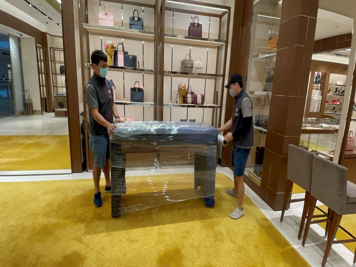 搬家公司推薦、台北搬家推薦【榮福搬家公司】南港搬家、桃園搬家公司推薦、新北搬家公司推薦、企業搬運服務、搬公司行號、廠房遷移、公司行號搬遷、政府機關搬遷、百貨專櫃遷移、學校單位搬遷、精緻包裝、家庭搬家、搬鋼琴、搬工,針對顧客都秉持以用心實在專業搬家技巧,搬家實在用心值得您的信賴與選擇。歡迎來電咨詢02-2651-2727,榮福搬家有專員立即為您服務。 搬家公司推薦、台北搬家推薦【榮福搬家公司】南港搬家、桃園搬家公司推薦、新北搬家公司推薦、企業搬運服務、搬公司行號、廠房遷移、公司行號搬遷、政府機關搬遷、百貨專櫃遷移、學校單位搬遷、精緻包裝、家庭搬家、搬鋼琴、搬工,針對顧客都秉持以用心實在專業搬家技巧,搬家實在用心值得您的信賴與選擇。歡迎來電咨詢02-2651-2727,榮福搬家有專員立即為您服務。