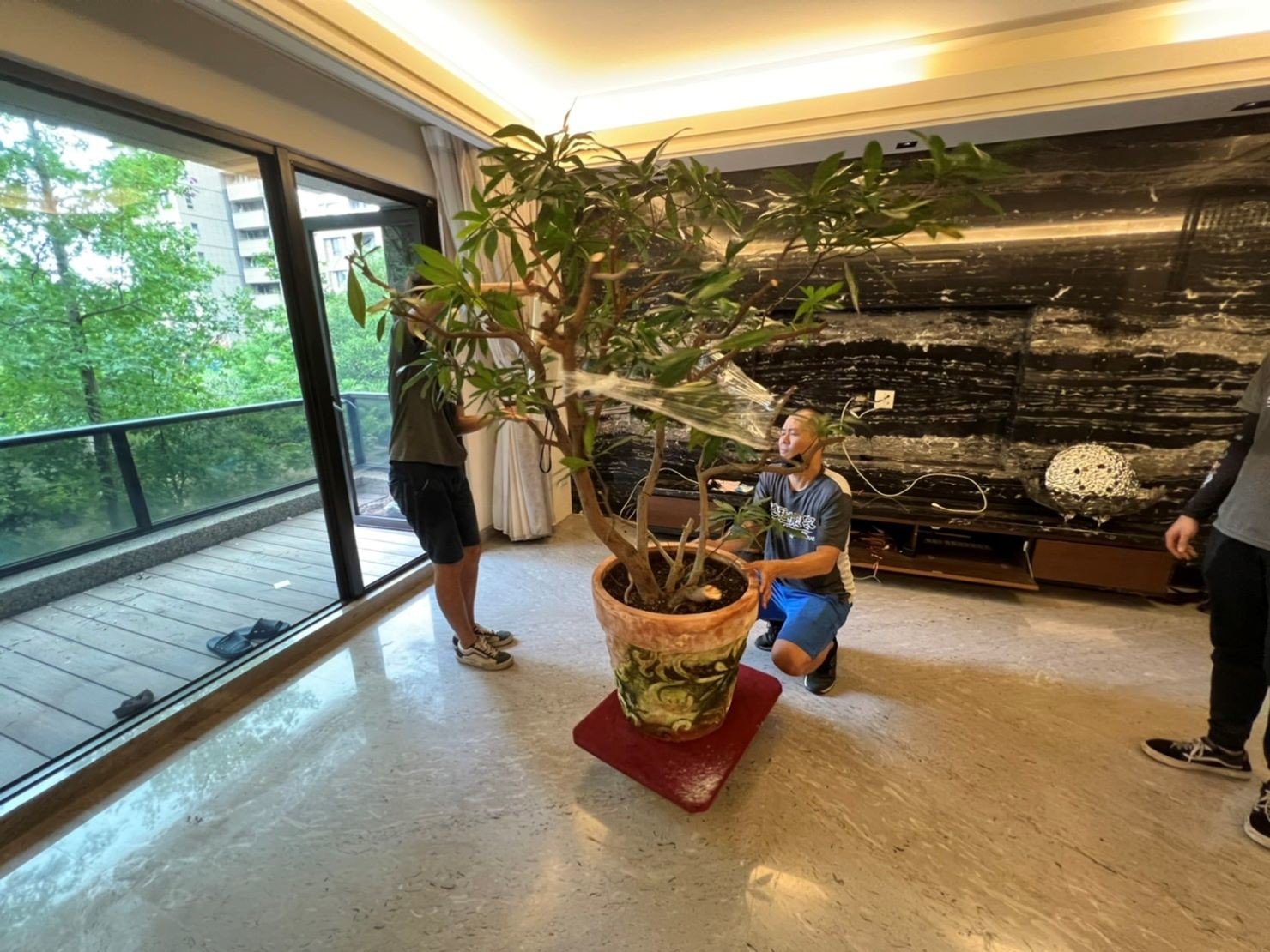 台北搬家吊掛搬運∣南港搬家吊掛搬運∣新北搬家吊掛搬運∣雙北搬家吊掛搬運∣汐止搬家吊掛搬運∣五股搬家吊掛搬運∣中永和搬家吊掛搬運∣板橋搬家吊掛搬運∣桃園搬家吊掛搬運推薦【榮福搬家】屬專業搬家細膩運唯一首選,累積20年各式各樣特殊重物的搬運經驗,專業敏捷快速完成您的各項搬運任務。榮福搬家具備精緻包裝搬運「細膩包裝、專業搬運、用心服務、以客為尊」是榮福搬家公司的宗旨與精神。歡迎立即來電02-2651-2727專人服務。 台北搬家吊掛搬運∣南港搬家吊掛搬運∣新北搬家吊掛搬運∣雙北搬家吊掛搬運∣汐止搬家吊掛搬運∣五股搬家吊掛搬運∣中永和搬家吊掛搬運∣板橋搬家吊掛搬運∣桃園搬家吊掛搬運推薦【榮福搬家】屬專業搬家細膩運唯一首選,累積20年各式各樣特殊重物的搬運經驗,專業敏捷快速完成您的各項搬運任務。榮福搬家具備精緻包裝搬運「細膩包裝、專業搬運、用心服務、以客為尊」是榮福搬家公司的宗旨與精神。歡迎立即來電02-2651-2727專人服務。