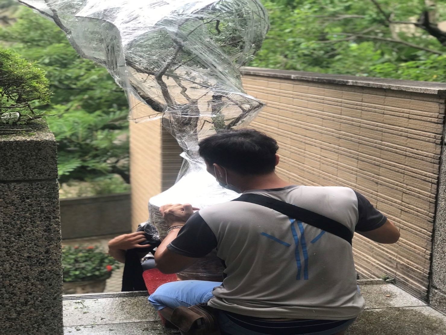 台北搬家吊掛搬運∣南港搬家吊掛搬運∣新北搬家吊掛搬運∣雙北搬家吊掛搬運∣汐止搬家吊掛搬運∣五股搬家吊掛搬運∣中永和搬家吊掛搬運∣板橋搬家吊掛搬運∣桃園搬家吊掛搬運推薦【榮福搬家】屬專業搬家細膩運唯一首選,累積20年各式各樣特殊重物的搬運經驗,專業敏捷快速完成您的各項搬運任務。榮福搬家具備精緻包裝搬運「細膩包裝、專業搬運、用心服務、以客為尊」是榮福搬家公司的宗旨與精神。歡迎立即來電02-2651-2727專人服務。 台北搬家吊掛搬運∣南港搬家吊掛搬運∣新北搬家吊掛搬運∣雙北搬家吊掛搬運∣汐止搬家吊掛搬運∣五股搬家吊掛搬運∣中永和搬家吊掛搬運∣板橋搬家吊掛搬運∣桃園搬家吊掛搬運推薦【榮福搬家】屬專業搬家細膩運唯一首選,累積20年各式各樣特殊重物的搬運經驗,專業敏捷快速完成您的各項搬運任務。榮福搬家具備精緻包裝搬運「細膩包裝、專業搬運、用心服務、以客為尊」是榮福搬家公司的宗旨與精神。歡迎立即來電02-2651-2727專人服務。