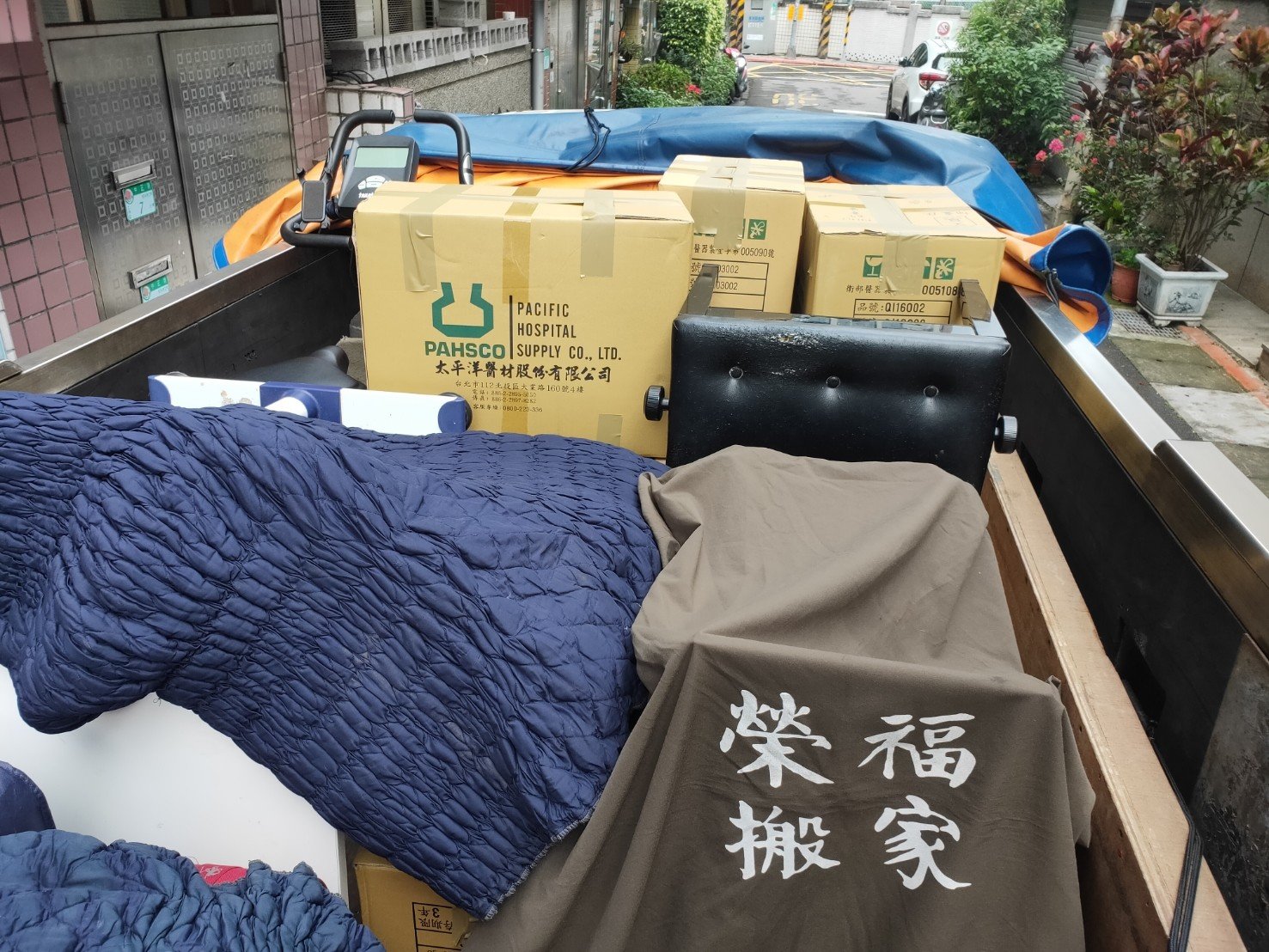 搬家公司推薦、新北搬家公司推薦、桃園搬家公司推薦、基隆搬家公司推薦【榮福搬家公司】整個家全部都不要丟垃圾、搬家需用吊車、單件搬運、南港搬家、台北搬家公司、搬垃圾清運、丟家具清運、搬公司行號、家庭搬家、搬鋼琴、搬工,針對顧客都秉持以用心實在專業搬家技巧,搬家實在用心值得您的信賴與選擇。歡迎來電咨詢02-2651-2727,榮福搬家有專員立即為您服務。 搬家公司推薦、新北搬家公司推薦、桃園搬家公司推薦、基隆搬家公司推薦【榮福搬家公司】整個家全部都不要丟垃圾、搬家需用吊車、單件搬運、南港搬家、台北搬家公司、搬垃圾清運、丟家具清運、搬公司行號、家庭搬家、搬鋼琴、搬工,針對顧客都秉持以用心實在專業搬家技巧,搬家實在用心值得您的信賴與選擇。歡迎來電咨詢02-2651-2727,榮福搬家有專員立即為您服務。