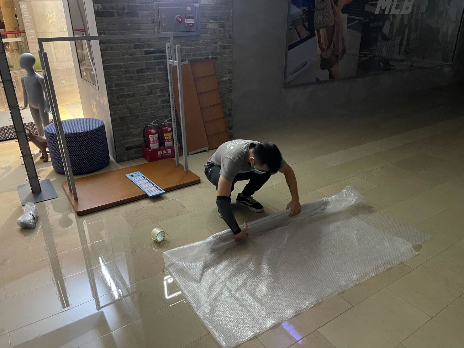【榮福搬家】百貨倉儲暫放精緻包裝、百貨撤櫃、展示架搬運、中島雙排架搬運、服裝店展示架搬運、落地是掛衣架搬運,服飾店模特兒搬運、品牌大型公仔搬運、海外公仔搬運、公仔精緻包裝、模型精緻包裝,台北搬家公司推薦:大台北搬家,精緻包裝搬運「細膩包裝、專業搬運、用心服務、以客為尊」是榮福搬家公司的宗旨與精神。歡迎立即來電02-2651-2727專人服務。 【榮福搬家】百貨倉儲暫放精緻包裝、百貨撤櫃、展示架搬運、中島雙排架搬運、服裝店展示架搬運、落地是掛衣架搬運,服飾店模特兒搬運、品牌大型公仔搬運、海外公仔搬運、公仔精緻包裝、模型精緻包裝,台北搬家公司推薦:大台北搬家,精緻包裝搬運「細膩包裝、專業搬運、用心服務、以客為尊」是榮福搬家公司的宗旨與精神。歡迎立即來電02-2651-2727專人服務。