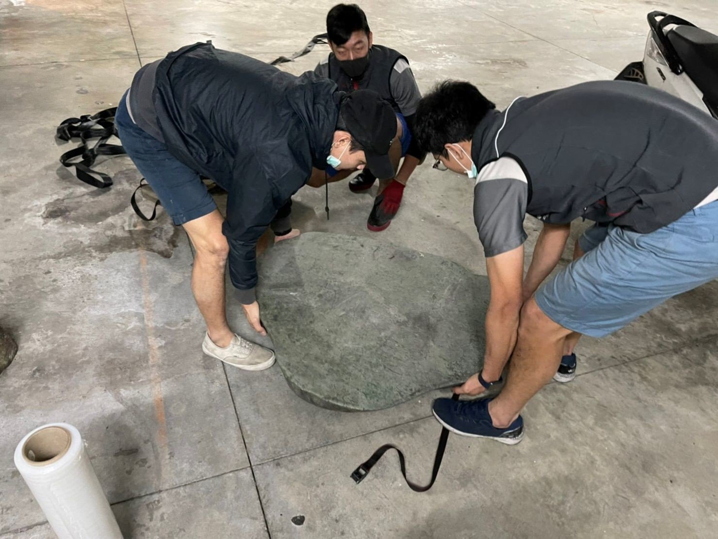 搬重物【榮福搬家公司】石墩搬運、搬石椅、搬石頭桌、搬洗衣機、搬披薩窯、精搬金庫、搬保險櫃、精搬魚缸、精搬鋼琴、跨縣搬家、搬工派遣、搬運、搬床墊、搬冰箱、搬家具、搬家首選、吊掛搬運、吊家具搬運、特殊重物搬運、專搬重物、新北搬家推薦、搬家公司、基隆搬家、南港搬家、桃園搬家公司、台北搬家公司推薦:大台北搬家,精緻包裝搬運「細膩包裝、專業搬運、用心服務、以客為尊」是榮福搬家公司的宗旨與精神。歡迎立即來電02-2651-2727專人服務。 搬重物【榮福搬家公司】石墩搬運、搬石椅、搬石頭桌、搬洗衣機、搬披薩窯、精搬金庫、搬保險櫃、精搬魚缸、精搬鋼琴、跨縣搬家、搬工派遣、搬運、搬床墊、搬冰箱、搬家具、搬家首選、吊掛搬運、吊家具搬運、特殊重物搬運、專搬重物、新北搬家推薦、搬家公司、基隆搬家、南港搬家、桃園搬家公司、台北搬家公司推薦:大台北搬家,精緻包裝搬運「細膩包裝、專業搬運、用心服務、以客為尊」是榮福搬家公司的宗旨與精神。歡迎立即來電02-2651-2727專人服務。