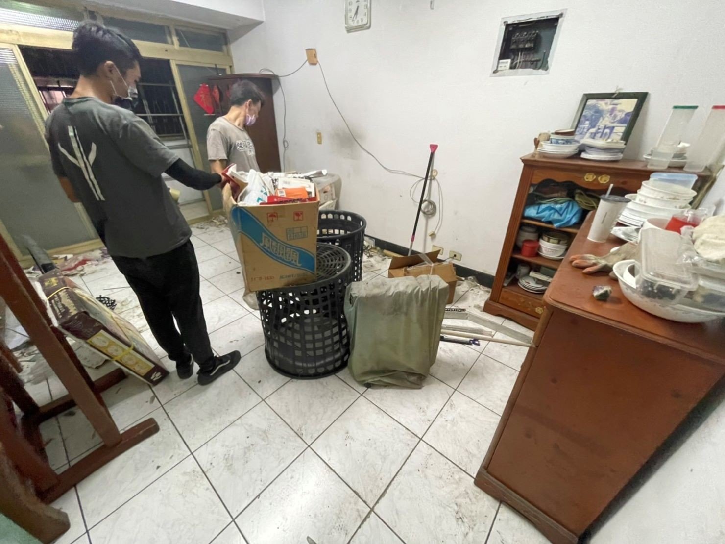 新北市垃圾清運、台北垃圾清運、不要的家具怎麼辦、搬家公司推薦、新北搬家推薦【榮福搬家公司】南港搬家、桃園搬家公司推薦、桃園大型垃圾、台北搬家公司推薦、租屋族、套房、雅房、房東、房東最愛、搬垃圾處理、家庭廢棄物清運、廢棄物處理、搬運廢棄物、家具垃圾處理、清運、搬家具、冰箱搬運、基隆搬家、大型家電回收清運、床墊搬運、搬衣櫃、大型家具丟棄、搬公司行號、家庭垃圾清運公司、清垃圾、廢棄家具處理、廢棄家具清運、搬家車,針對顧客都秉持以用心實在專業搬家技巧,搬家實在用心值得您的信賴與選擇。歡迎來電咨詢02-2651-2727,榮福搬家有專員立即為您服務。 新北市垃圾清運、台北垃圾清運、不要的家具怎麼辦、搬家公司推薦、新北搬家推薦【榮福搬家公司】南港搬家、桃園搬家公司推薦、桃園大型垃圾、台北搬家公司推薦、租屋族、套房、雅房、房東、房東最愛、搬垃圾處理、家庭廢棄物清運、廢棄物處理、搬運廢棄物、家具垃圾處理、清運、搬家具、冰箱搬運、基隆搬家、大型家電回收清運、床墊搬運、搬衣櫃、大型家具丟棄、搬公司行號、家庭垃圾清運公司、清垃圾、廢棄家具處理、廢棄家具清運、搬家車,針對顧客都秉持以用心實在專業搬家技巧,搬家實在用心值得您的信賴與選擇。歡迎來電咨詢02-2651-2727,榮福搬家有專員立即為您服務。