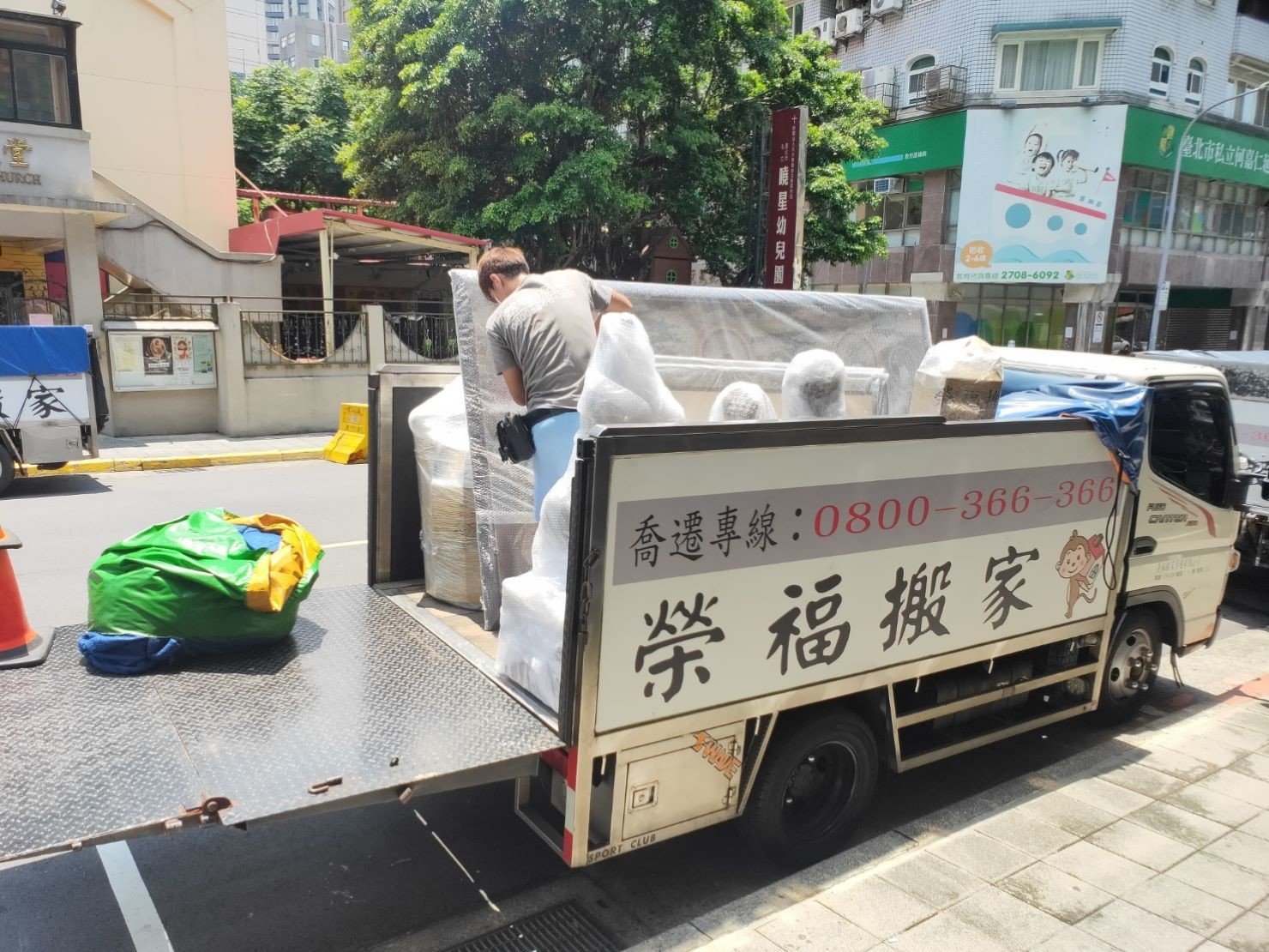 精緻包裝、精緻搬家【榮福搬家公司】搬玉石、搬佛像、藝術品搬運、搬木雕神像、搬神明桌、大型雕像搬運、搬石雕玉器、搬水晶洞、搬石頭桌椅、特殊重物搬運、專搬重物、南港搬家、桃園搬家公司推薦、台北搬家公司推薦、搬家公司推薦、新北搬家公司推薦、搬家具、冰箱搬運、基隆搬家、搬大型家電、床墊搬運、公司行號搬遷、家庭搬家、搬家首選、跨縣市搬家、吊車吊掛搬運、搬鋼琴、搬工計時、搬工服務、人力搬運、搬運、搬家包裝材料、搬家紙箱,針對顧客都秉持以用心實在專業搬家技巧,搬家實在用心值得您的信賴與選擇。歡迎來電咨詢02-2651-2727,榮福搬家有專員立即為您服務。 精緻包裝、精緻搬家【榮福搬家公司】搬玉石、搬佛像、藝術品搬運、搬木雕神像、搬神明桌、大型雕像搬運、搬石雕玉器、搬水晶洞、搬石頭桌椅、特殊重物搬運、專搬重物、南港搬家、桃園搬家公司推薦、台北搬家公司推薦、搬家公司推薦、新北搬家公司推薦、搬家具、冰箱搬運、基隆搬家、搬大型家電、床墊搬運、公司行號搬遷、家庭搬家、搬家首選、跨縣市搬家、吊車吊掛搬運、搬鋼琴、搬工計時、搬工服務、人力搬運、搬運、搬家包裝材料、搬家紙箱,針對顧客都秉持以用心實在專業搬家技巧,搬家實在用心值得您的信賴與選擇。歡迎來電咨詢02-2651-2727,榮福搬家有專員立即為您服務。