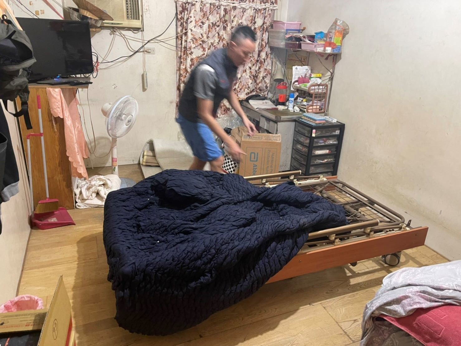 搬電動醫療床、搬重物【榮福搬家公司】石墩搬運、搬醫療床、搬電動床、搬石頭桌椅、搬雷射雕刻切割機、大型機台設備搬運、搬洗衣機、搬披薩窯、精搬金庫、搬保險櫃、精搬魚缸、精搬鋼琴、跨縣市搬家、搬工計時、人力搬運、搬運、床墊搬運、冰箱搬運、搬家具、單件家具運送、單一物件搬運、搬家首選、吊掛搬運、吊家具搬運、特殊重物搬運、專搬重物、新北搬家公司推薦、家庭搬家、搬家公司、基隆搬家、南港搬家、桃園搬家公司、台北搬家公司推薦:大台北搬家,精緻包裝搬運「細膩包裝、專業搬運、用心服務、以客為尊」是榮福搬家公司的宗旨與精神。歡迎立即來電02-2651-2727專人服務。 搬電動醫療床、搬重物【榮福搬家公司】石墩搬運、搬醫療床、搬電動床、搬石頭桌椅、搬雷射雕刻切割機、大型機台設備搬運、搬洗衣機、搬披薩窯、精搬金庫、搬保險櫃、精搬魚缸、精搬鋼琴、跨縣市搬家、搬工計時、人力搬運、搬運、床墊搬運、冰箱搬運、搬家具、單件家具運送、單一物件搬運、搬家首選、吊掛搬運、吊家具搬運、特殊重物搬運、專搬重物、新北搬家公司推薦、家庭搬家、搬家公司、基隆搬家、南港搬家、桃園搬家公司、台北搬家公司推薦:大台北搬家,精緻包裝搬運「細膩包裝、專業搬運、用心服務、以客為尊」是榮福搬家公司的宗旨與精神。歡迎立即來電02-2651-2727專人服務。