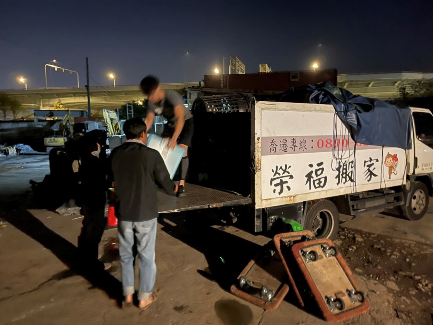 搬家公司推薦、新北搬家推薦【榮福搬家公司】南港搬家、桃園搬家公司推薦、台北搬家公司推薦、廢棄家具處理、廢棄家具清運、家庭廢棄物清運、清運、搬家、家具垃圾清運、垃圾廢棄處理、垃圾廢棄清運、搬家具、大型家具搬運、冰箱搬運、基隆搬家、搬家電、床墊搬運、搬公司行號、跨縣市搬家、家庭搬家、搬鋼琴、搬工、搬運、搬家紙箱,針對顧客都秉持以用心實在專業搬家技巧,搬家實在用心值得您的信賴與選擇。歡迎來電咨詢02-2651-2727,榮福搬家有專員立即為您服務。 搬家公司推薦、新北搬家推薦【榮福搬家公司】南港搬家、桃園搬家公司推薦、台北搬家公司推薦、廢棄家具處理、廢棄家具清運、家庭廢棄物清運、清運、搬家、家具垃圾清運、垃圾廢棄處理、垃圾廢棄清運、搬家具、大型家具搬運、冰箱搬運、基隆搬家、搬家電、床墊搬運、搬公司行號、跨縣市搬家、家庭搬家、搬鋼琴、搬工、搬運、搬家紙箱,針對顧客都秉持以用心實在專業搬家技巧,搬家實在用心值得您的信賴與選擇。歡迎來電咨詢02-2651-2727,榮福搬家有專員立即為您服務。