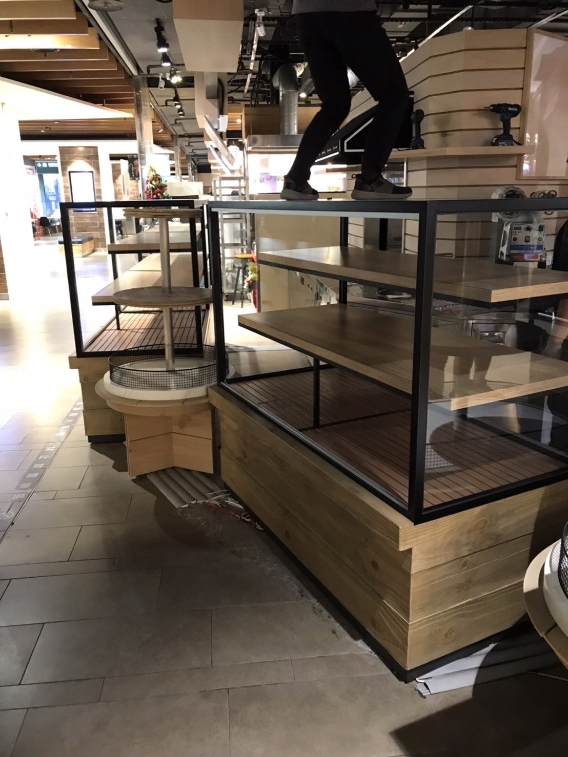 【榮福搬家】百貨烘焙店面搬遷、地下街烘焙店面搬遷、百貨甜點店面搬遷、地下街烘焙店面搬遷、麵包店搬遷、麵包陳列架搬遷、麵包展示架搬遷、店面搬遷、餐飲設備暫放、訂製餐桌椅精緻包裝、營業用攪拌機搬運、營業用冰箱精緻包裝、營業用烤箱搬遷、麵包切割機、營業用冰箱搬遷、工作檯包裝,工作桌,台北搬家公司推薦:大台北搬家,精緻包裝搬運「細膩包裝、專業搬運、用心服務、以客為尊」是榮福搬家公司的宗旨與精神。歡迎立即來電02-2651-2727專人服務。 【榮福搬家】百貨烘焙店面搬遷、地下街烘焙店面搬遷、百貨甜點店面搬遷、地下街烘焙店面搬遷、麵包店搬遷、麵包陳列架搬遷、麵包展示架搬遷、店面搬遷、餐飲設備暫放、訂製餐桌椅精緻包裝、營業用攪拌機搬運、營業用冰箱精緻包裝、營業用烤箱搬遷、麵包切割機、營業用冰箱搬遷、工作檯包裝,工作桌,台北搬家公司推薦:大台北搬家,精緻包裝搬運「細膩包裝、專業搬運、用心服務、以客為尊」是榮福搬家公司的宗旨與精神。歡迎立即來電02-2651-2727專人服務。