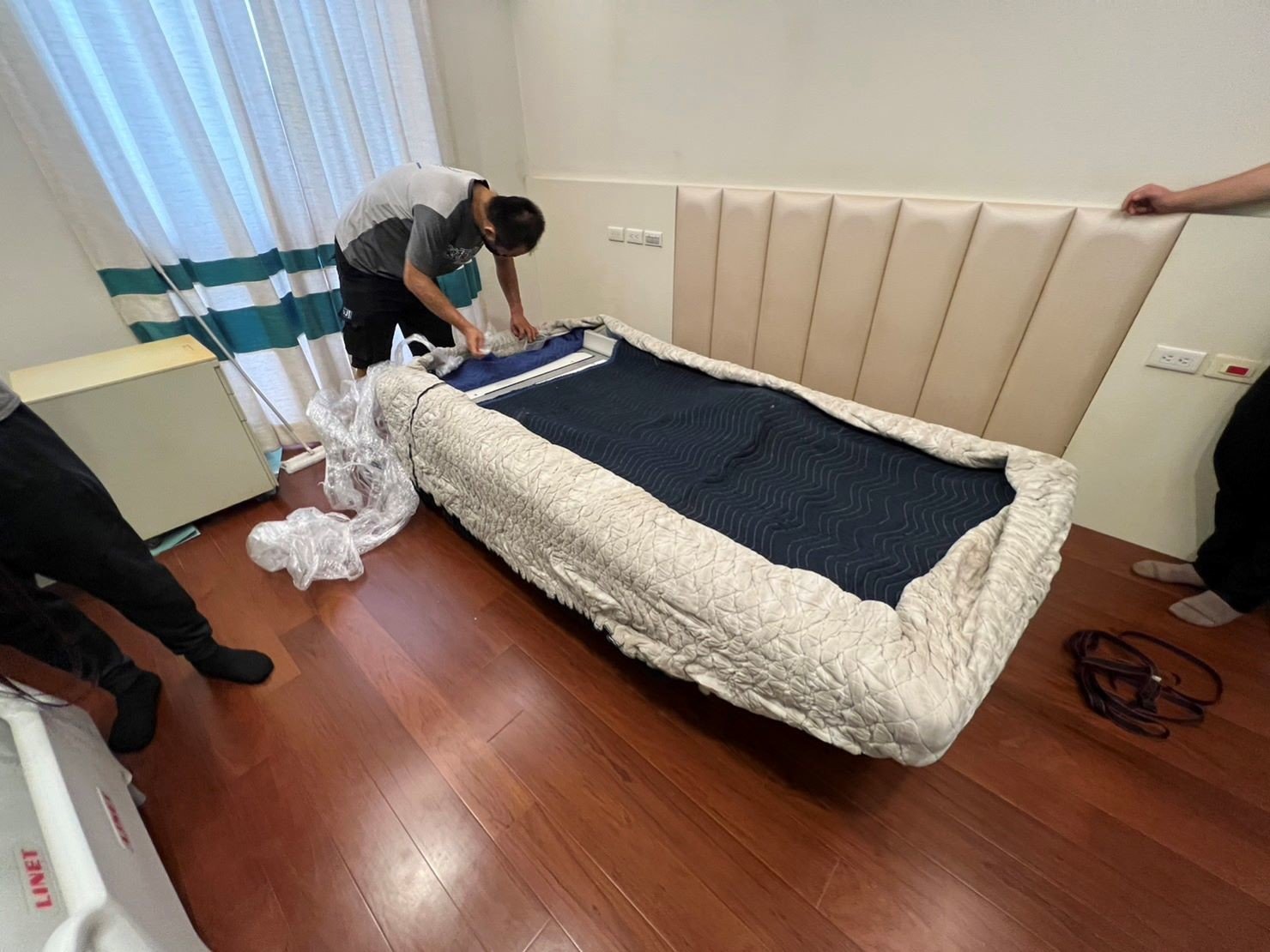 台北搬電動醫療床∣南港搬電動醫療床∣新北搬電動醫療床∣雙北搬電動醫療床∣汐止搬電動醫療床∣五股搬電動醫療床∣中永和搬電動醫療床∣板橋搬電動醫療床∣桃園搬電動醫療床,推薦【榮福搬家】屬專業搬家細膩搬運唯一搬重物首選,累積20年各式各樣特殊重物的搬運經驗,專業敏捷快速完成您的各項搬運任務。榮福搬家具備精緻包裝搬運「細膩包裝、專業搬運、用心服務、以客為尊」是榮福搬家公司的宗旨與精神。歡迎立即來電02-2651-2727專人服務。 台北搬電動醫療床∣南港搬電動醫療床∣新北搬電動醫療床∣雙北搬電動醫療床∣汐止搬電動醫療床∣五股搬電動醫療床∣中永和搬電動醫療床∣板橋搬電動醫療床∣桃園搬電動醫療床,推薦【榮福搬家】屬專業搬家細膩搬運唯一搬重物首選,累積20年各式各樣特殊重物的搬運經驗,專業敏捷快速完成您的各項搬運任務。榮福搬家具備精緻包裝搬運「細膩包裝、專業搬運、用心服務、以客為尊」是榮福搬家公司的宗旨與精神。歡迎立即來電02-2651-2727專人服務。