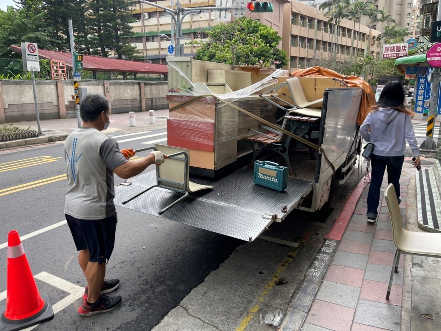 搬家公司推薦、新北搬家推薦【榮福搬家公司】南港搬家、桃園搬家公司推薦、台北搬家公司推薦、搬垃圾處理、廢棄物清運、廢棄物處理、搬運廢棄物、家具垃圾處理、營業用冰箱廢棄、早餐店吧台清運廢棄、臥室冰箱清運廢棄、清運、搬家具、冰箱搬運、基隆搬家、搬家電、床墊搬運、搬衣櫃、搬大型家具、搬公司行號、家庭搬家、搬鋼琴、搬工計時、人工搬運、搬運、搬家紙箱,針對顧客都秉持以用心實在專業搬家技巧,搬家實在用心值得您的信賴與選擇。歡迎來電咨詢02-2651-2727,榮福搬家有專員立即為您服務。 搬家公司推薦、新北搬家推薦【榮福搬家公司】南港搬家、桃園搬家公司推薦、台北搬家公司推薦、搬垃圾處理、廢棄物清運、廢棄物處理、搬運廢棄物、家具垃圾處理、營業用冰箱廢棄、早餐店吧台清運廢棄、臥室冰箱清運廢棄、清運、搬家具、冰箱搬運、基隆搬家、搬家電、床墊搬運、搬衣櫃、搬大型家具、搬公司行號、家庭搬家、搬鋼琴、搬工計時、人工搬運、搬運、搬家紙箱,針對顧客都秉持以用心實在專業搬家技巧,搬家實在用心值得您的信賴與選擇。歡迎來電咨詢02-2651-2727,榮福搬家有專員立即為您服務。