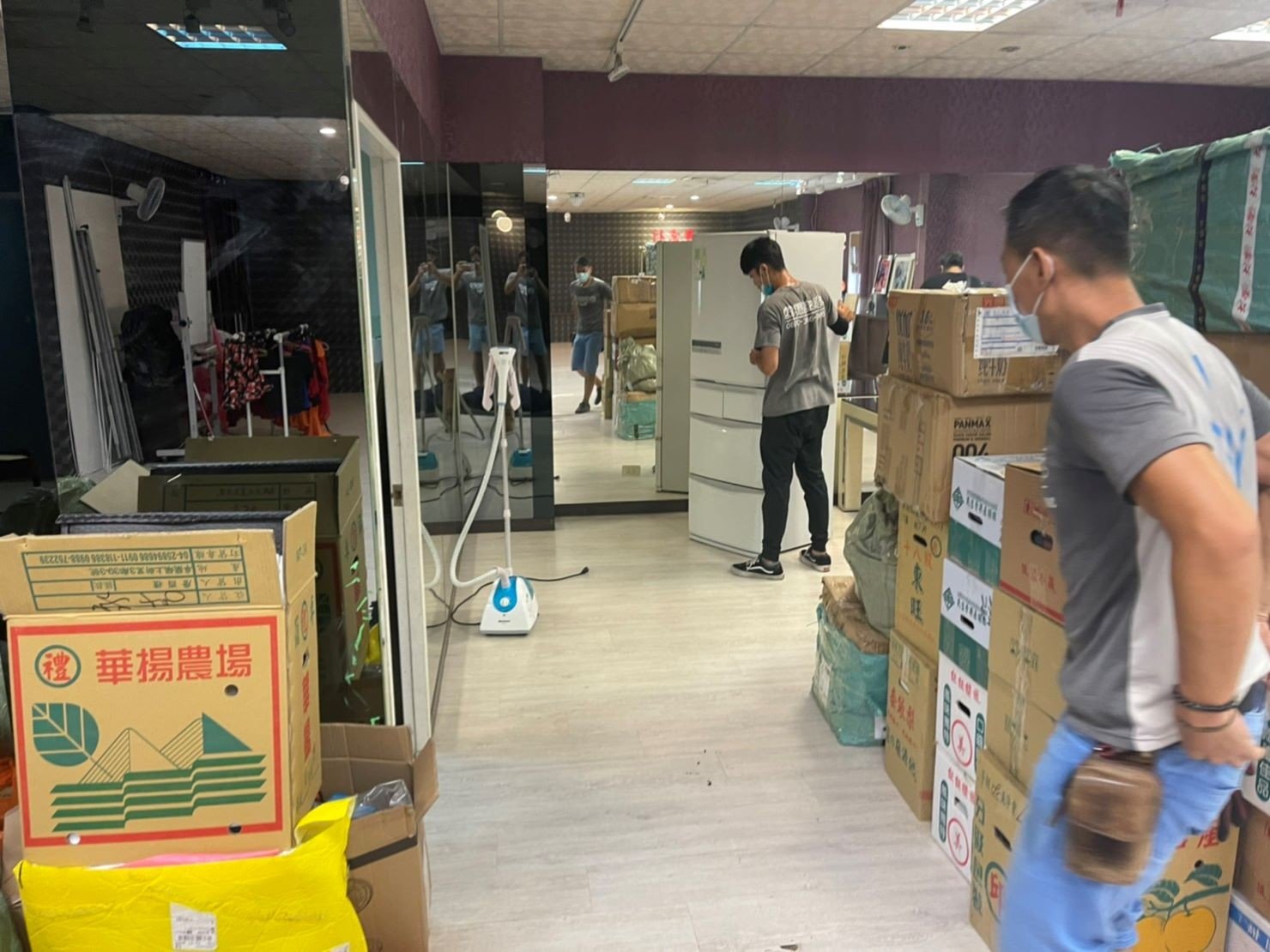 特殊搬運、搬重物【榮福搬家】只搬單一物件、基隆搬家、南港搬家、桃園搬家公司推薦、新北搬家公司推薦、企業搬運服務、搬公司行號、廠房遷移、成衣工廠設備搬移、桌上型紡織機(加熱型)、紡織直噴機、商用列印機搬移、熱轉印機搬移、工業型列印機、學校單位大型海報印表機、精緻包裝、家庭搬家、搬鋼琴、搬工計時、搬工服務、人力搬運,針對顧客都秉持以用心實在專業搬家技巧,搬家實在用心值得您的信賴與選擇。歡迎來電咨詢02-2651-2727,榮福搬家有專員立即為您服務。 特殊搬運、搬重物【榮福搬家】只搬單一物件、基隆搬家、南港搬家、桃園搬家公司推薦、新北搬家公司推薦、企業搬運服務、搬公司行號、廠房遷移、成衣工廠設備搬移、桌上型紡織機(加熱型)、紡織直噴機、商用列印機搬移、熱轉印機搬移、工業型列印機、學校單位大型海報印表機、精緻包裝、家庭搬家、搬鋼琴、搬工計時、搬工服務、人力搬運,針對顧客都秉持以用心實在專業搬家技巧,搬家實在用心值得您的信賴與選擇。歡迎來電咨詢02-2651-2727,榮福搬家有專員立即為您服務。