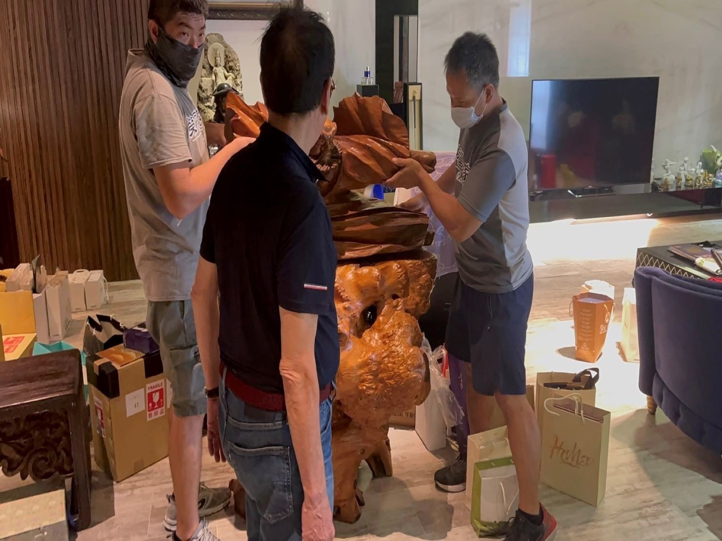 台北精搬貴重藝術品∣南港精搬貴重藝術品∣新北精搬貴重藝術品∣雙北精搬貴重藝術品∣汐止精搬貴重藝術品∣中永和精搬貴重藝術品∣板橋精搬貴重藝術品∣五股精搬貴重藝術品∣基隆精搬貴重藝術品∣桃園精搬貴重藝術品∣專業搬玉石藝術品推薦【榮福搬家公司】具專業團隊擁有精緻包裝組及重物搬運組,能依據業主、顧客需求分派其專業團隊組,進行各項藝術品專業安全搬運服務;給予最優質、放心各項搬家、搬運需求。 台北精搬貴重藝術品∣南港精搬貴重藝術品∣新北精搬貴重藝術品∣雙北精搬貴重藝術品∣汐止精搬貴重藝術品∣中永和精搬貴重藝術品∣板橋精搬貴重藝術品∣五股精搬貴重藝術品∣基隆精搬貴重藝術品∣桃園精搬貴重藝術品∣專業搬玉石藝術品推薦【榮福搬家公司】具專業團隊擁有精緻包裝組及重物搬運組,能依據業主、顧客需求分派其專業團隊組,進行各項藝術品專業安全搬運服務;給予最優質、放心各項搬家、搬運需求。