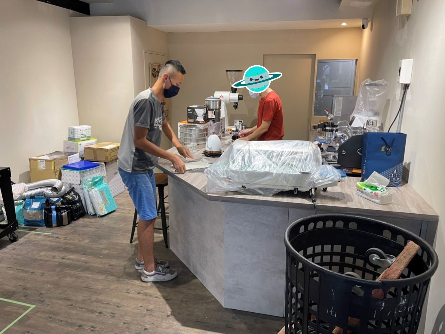只需搬一件家具?搬運單一生財器具、營業用冰箱、【榮福搬家】餐飲集團撤櫃、百貨撤櫃、百貨餐飲撤櫃、撤櫃暫放倉儲、餐飲設備暫放倉儲、三門工作台冰箱、桌上型烘豆機、餐飲工作檯、營業用冰箱精緻包裝、營業用冰箱暫放倉儲、中島展示櫃精緻包裝、工作檯包裝,工作桌、長桌吧檯,台北搬家公司推薦:大台北搬家,精緻包裝搬運「細膩包裝、專業搬運、用心服務、以客為尊」是榮福搬家公司的宗旨與精神。歡迎立即來電02-2651-2727專人服務。 只需搬一件家具?搬運單一生財器具、營業用冰箱、【榮福搬家】餐飲集團撤櫃、百貨撤櫃、百貨餐飲撤櫃、撤櫃暫放倉儲、餐飲設備暫放倉儲、三門工作台冰箱、桌上型烘豆機、餐飲工作檯、營業用冰箱精緻包裝、營業用冰箱暫放倉儲、中島展示櫃精緻包裝、工作檯包裝,工作桌、長桌吧檯,台北搬家公司推薦:大台北搬家,精緻包裝搬運「細膩包裝、專業搬運、用心服務、以客為尊」是榮福搬家公司的宗旨與精神。歡迎立即來電02-2651-2727專人服務。