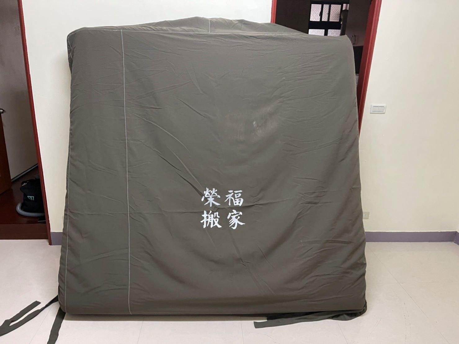 搬家公司推薦、新北搬家推薦【榮福搬家公司】南港搬家、桃園搬家公司推薦、台北搬家公司推薦、搬家具、冰箱搬運、基隆搬家、搬家電、床墊搬運、搬公司行號、家庭搬家、搬鋼琴、搬工、搬運、搬家紙箱、跨縣市搬家、家具搬運、搬冰箱、搬床墊、搬家車、搬家、搬家估價、搬家首選、搬遷,針對顧客都秉持以用心實在專業搬家技巧,搬家實在用心值得您的信賴與選擇。歡迎來電咨詢02-2651-2727,榮福搬家有專員立即為您服務。 搬家公司推薦、新北搬家推薦【榮福搬家公司】南港搬家、桃園搬家公司推薦、台北搬家公司推薦、搬家具、冰箱搬運、基隆搬家、搬家電、床墊搬運、搬公司行號、家庭搬家、搬鋼琴、搬工、搬運、搬家紙箱、跨縣市搬家、家具搬運、搬冰箱、搬床墊、搬家車、搬家、搬家估價、搬家首選、搬遷,針對顧客都秉持以用心實在專業搬家技巧,搬家實在用心值得您的信賴與選擇。歡迎來電咨詢02-2651-2727,榮福搬家有專員立即為您服務。