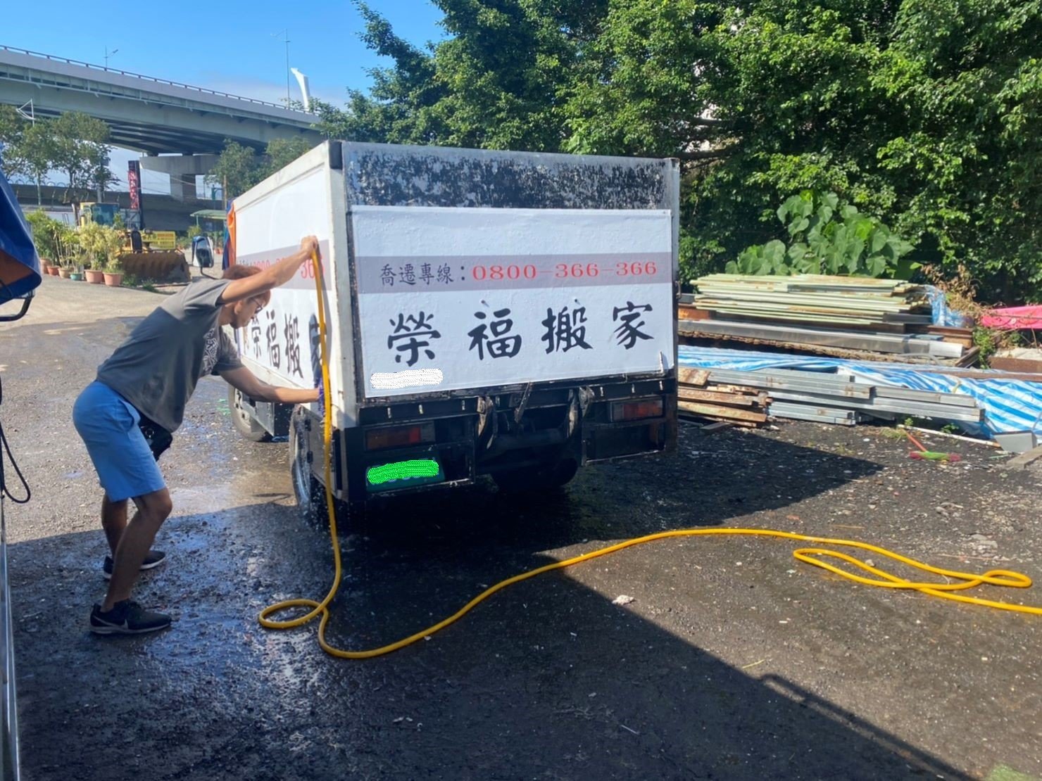 搬家推薦【榮福搬家】搬家口碑第一、台北搬家、新北搬家:榮福搬家搬家貨車都會保持乾淨整潔,給予每位顧客舒適的搬家旅程。 搬家推薦【榮福搬家】搬家口碑第一、台北搬家、新北搬家:榮福搬家搬家貨車都會保持乾淨整潔,給予每位顧客舒適的搬家旅程。
