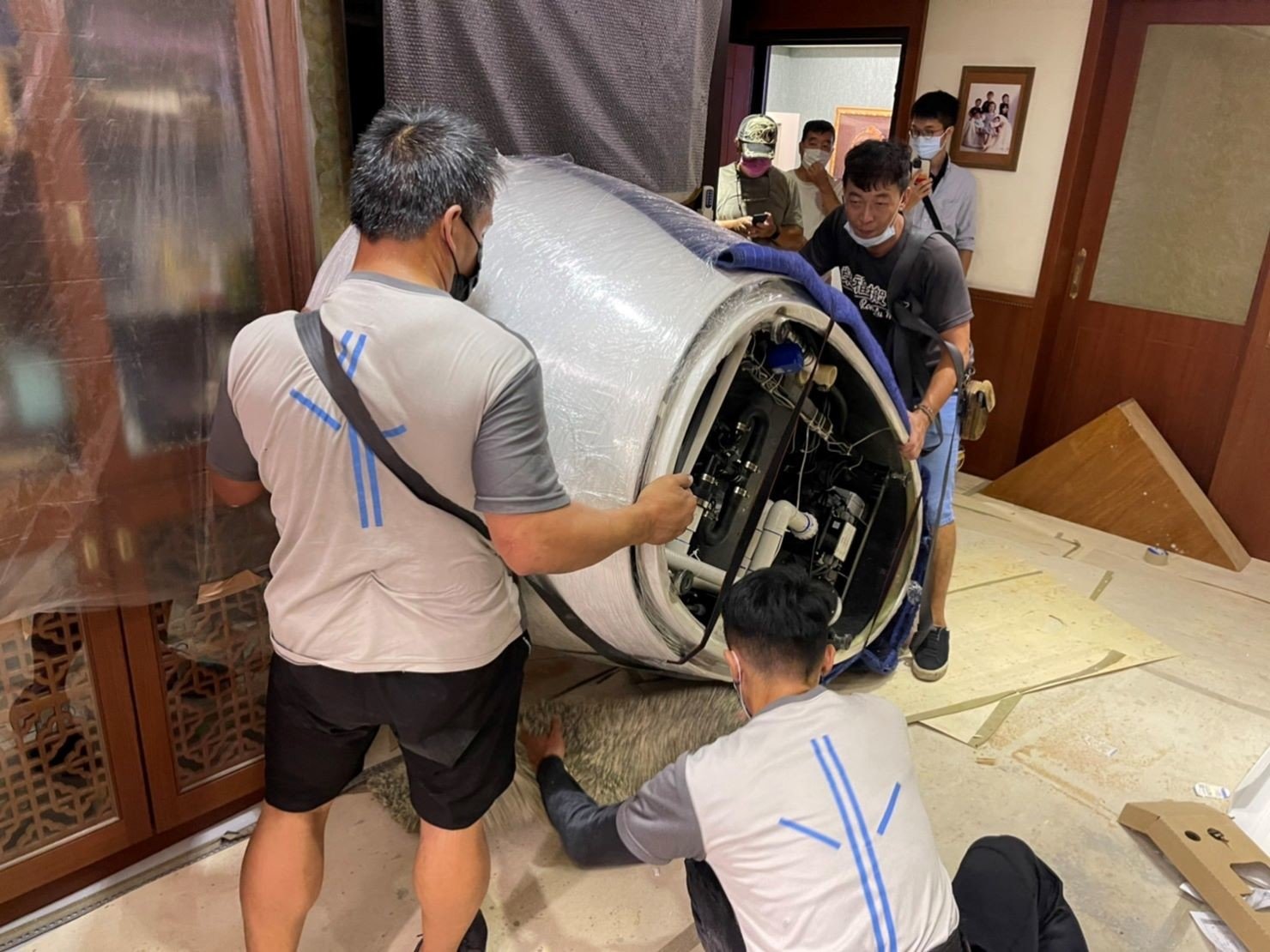 搬浴缸、按摩浴缸、TOTO浴缸、TOTO太空寢浴、搬重物【榮福搬家公司】精搬重物、搬家具、搬家首選、特殊重物搬運、單件重物搬運、專搬重物、企業搬運服務、公司行號搬遷、搬遷、新北搬家公司推薦、搬家公司、基隆搬家、南港搬家、桃園搬家公司推薦、台北搬家公司推薦:大台北搬家,精緻包裝搬運「細膩包裝、專業搬運、用心服務、以客為尊」是榮福搬家公司的宗旨與精神。歡迎立即來電02-2651-2727專人服務。 搬浴缸、按摩浴缸、TOTO浴缸、TOTO太空寢浴、搬重物【榮福搬家公司】精搬重物、搬家具、搬家首選、特殊重物搬運、單件重物搬運、專搬重物、企業搬運服務、公司行號搬遷、搬遷、新北搬家公司推薦、搬家公司、基隆搬家、南港搬家、桃園搬家公司推薦、台北搬家公司推薦:大台北搬家,精緻包裝搬運「細膩包裝、專業搬運、用心服務、以客為尊」是榮福搬家公司的宗旨與精神。歡迎立即來電02-2651-2727專人服務。