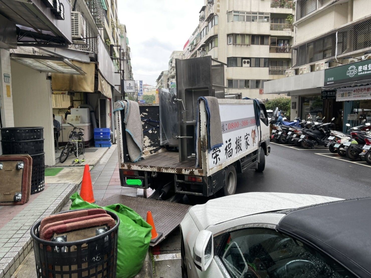搬家公司推薦、台北搬家推薦【榮福搬家公司】南港搬家、桃園搬家公司推薦、新北搬家公司推薦、企業搬運服務、搬公司行號、廠房遷移、公司行號搬遷、政府機關搬遷、百貨專櫃遷移、學校單位搬遷、廚房設備搬運、搬冰箱、廚具搬運、重物搬運、精緻包裝、家庭搬家、搬鋼琴、搬工,針對顧客都秉持以用心實在專業搬家技巧,搬家實在用心值得您的信賴與選擇。歡迎來電咨詢02-2651-2727,榮福搬家有專員立即為您服務。 搬家公司推薦、台北搬家推薦【榮福搬家公司】南港搬家、桃園搬家公司推薦、新北搬家公司推薦、企業搬運服務、搬公司行號、廠房遷移、公司行號搬遷、政府機關搬遷、百貨專櫃遷移、學校單位搬遷、廚房設備搬運、搬冰箱、廚具搬運、重物搬運、精緻包裝、家庭搬家、搬鋼琴、搬工,針對顧客都秉持以用心實在專業搬家技巧,搬家實在用心值得您的信賴與選擇。歡迎來電咨詢02-2651-2727,榮福搬家有專員立即為您服務。