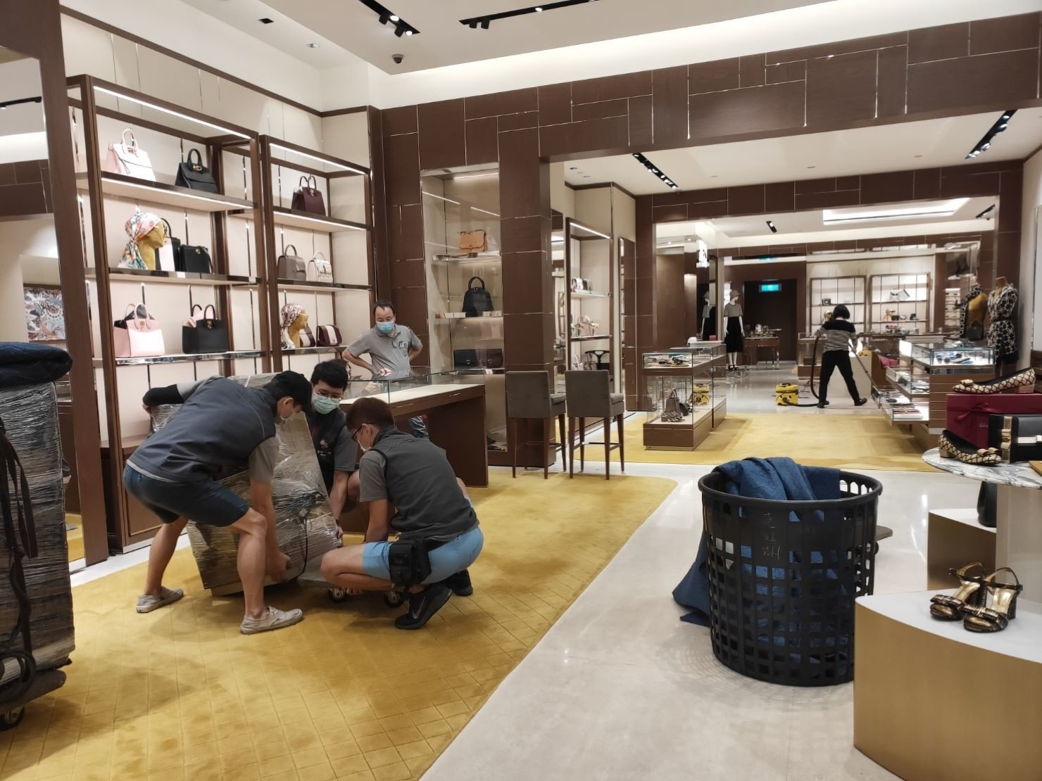 搬家公司推薦、台北搬家推薦【榮福搬家公司】南港搬家、桃園搬家公司推薦、新北搬家公司推薦、企業搬運服務、搬公司行號、廠房遷移、公司行號搬遷、政府機關搬遷、百貨專櫃遷移、學校單位搬遷、精緻包裝、家庭搬家、搬鋼琴、搬工,針對顧客都秉持以用心實在專業搬家技巧,搬家實在用心值得您的信賴與選擇。歡迎來電咨詢02-2651-2727,榮福搬家有專員立即為您服務。 搬家公司推薦、台北搬家推薦【榮福搬家公司】南港搬家、桃園搬家公司推薦、新北搬家公司推薦、企業搬運服務、搬公司行號、廠房遷移、公司行號搬遷、政府機關搬遷、百貨專櫃遷移、學校單位搬遷、精緻包裝、家庭搬家、搬鋼琴、搬工,針對顧客都秉持以用心實在專業搬家技巧,搬家實在用心值得您的信賴與選擇。歡迎來電咨詢02-2651-2727,榮福搬家有專員立即為您服務。