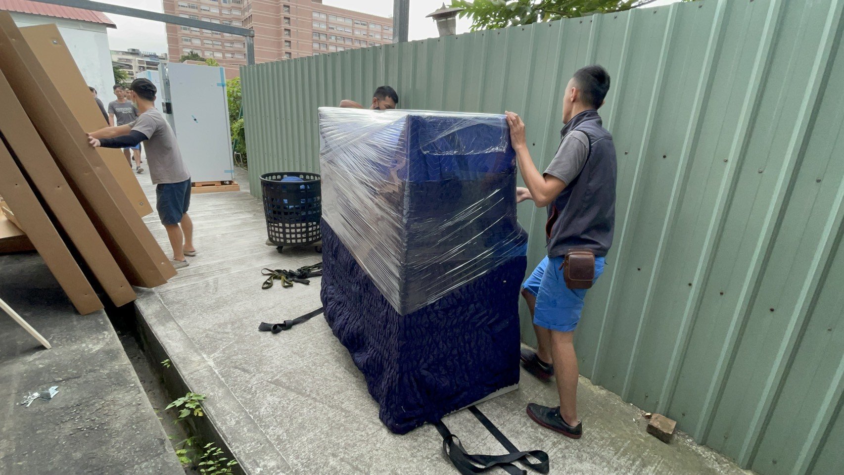 搬生物安全櫃無菌操作台、搬生醫設備、搬重物【榮福搬家公司】搬精密儀器、實驗室大型設備搬運、搬直立式冷凍櫃、搬培養箱、搬煙燻指紋箱、搬帳篷測濕儀、搬藥品冷藏櫃、石墩搬運、搬超低溫冷凍櫃、搬石頭桌椅、搬洗衣機、搬披薩窯、精搬金庫、搬保險櫃、精搬魚缸、精搬鋼琴、搬茶葉乾燥機、搬雷射雕刻切割機、跨縣市搬家、搬工計時、人力搬運、搬運、實驗室遷移、搬營業用冰箱、實驗室特殊儀器搬運、搬家首選、吊掛搬運、吊家具搬運、特殊重物搬運、生物科技儀器設備、專搬重物、新北搬家推薦、搬家公司、基隆搬家、南港搬家、桃園搬家公司、台北搬家公司推薦:大台北搬家,精緻包裝搬運「細膩包裝、專業搬運、用心服務、以客為尊」是榮福搬家公司的宗旨與精神。歡迎立即來電02-2651-2727專人服務。 搬生物安全櫃無菌操作台、搬生醫設備、搬重物【榮福搬家公司】搬精密儀器、實驗室大型設備搬運、搬直立式冷凍櫃、搬培養箱、搬煙燻指紋箱、搬帳篷測濕儀、搬藥品冷藏櫃、石墩搬運、搬超低溫冷凍櫃、搬石頭桌椅、搬洗衣機、搬披薩窯、精搬金庫、搬保險櫃、精搬魚缸、精搬鋼琴、搬茶葉乾燥機、搬雷射雕刻切割機、跨縣市搬家、搬工計時、人力搬運、搬運、實驗室遷移、搬營業用冰箱、實驗室特殊儀器搬運、搬家首選、吊掛搬運、吊家具搬運、特殊重物搬運、生物科技儀器設備、專搬重物、新北搬家推薦、搬家公司、基隆搬家、南港搬家、桃園搬家公司、台北搬家公司推薦:大台北搬家,精緻包裝搬運「細膩包裝、專業搬運、用心服務、以客為尊」是榮福搬家公司的宗旨與精神。歡迎立即來電02-2651-2727專人服務。