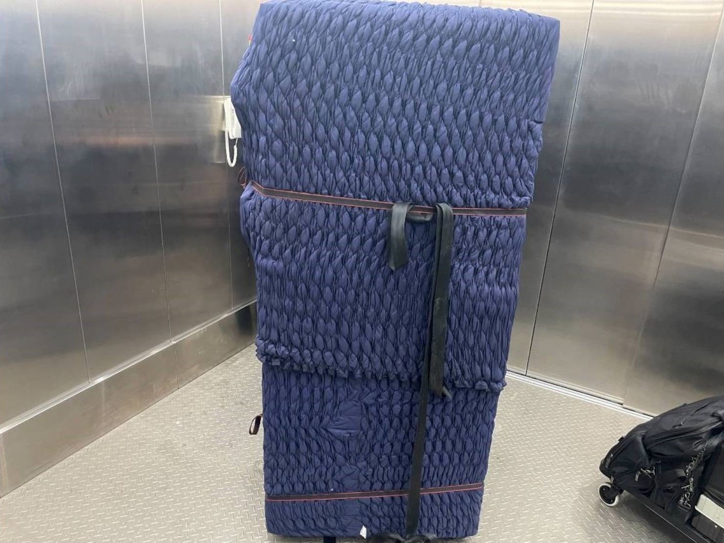 特殊重物搬運、專搬重物、特殊搬運、搬生醫設備【榮福搬家公司】跨縣市搬家、搬工計時、人工搬運、搬直立式冷凍櫃、搬超低溫冰箱、負86度超低溫冰箱搬運、營業用冰箱搬運、搬機械設備、各式機台搬運、精密儀器、臥室工作檯冰箱、實驗室設備、廚房大型設備搬運、搬營業用製冰機、廠房遷移、店面搬遷，實驗室搬遷、搬家首選、吊車吊掛搬運、吊家具搬運、台北搬家公司推薦：大台北搬家，精緻包裝搬運「細膩包裝、專業搬運、用心服務、以客為尊」是榮福搬家公司的宗旨與精神。歡迎立即來電02-2651-2727專人服務。