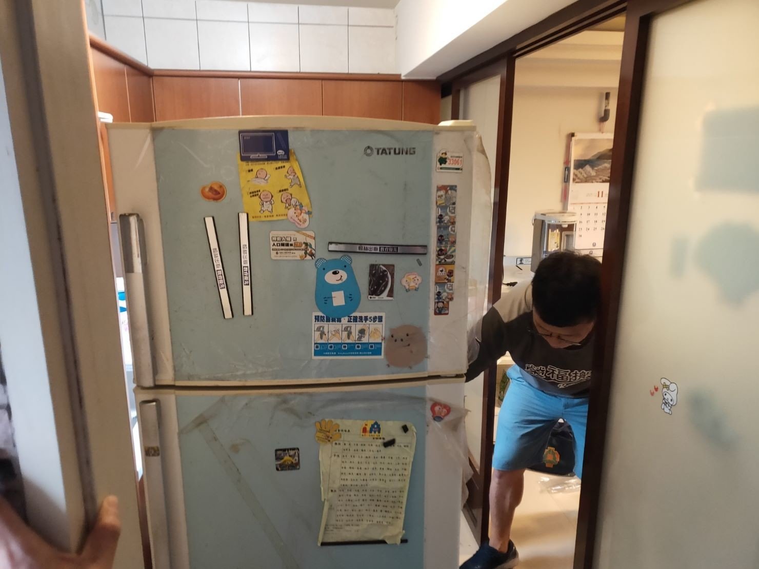 搬家公司推薦【榮福搬家公司】家庭搬家、精搬金庫、搬保險櫃、精搬魚缸、跨縣搬家、搬工派遣、搬床墊、搬冰箱、搬家具、搬家首選、吊掛搬運、吊家具搬運、台北搬家公司推薦:大台北搬家,精緻包裝搬運「細膩包裝、專業搬運、用心服務、以客為尊」是榮福搬家公司的宗旨與精神。歡迎立即來電02-2651-2727專人服務。 搬家公司推薦【榮福搬家公司】家庭搬家、精搬金庫、搬保險櫃、精搬魚缸、跨縣搬家、搬工派遣、搬床墊、搬冰箱、搬家具、搬家首選、吊掛搬運、吊家具搬運、台北搬家公司推薦:大台北搬家,精緻包裝搬運「細膩包裝、專業搬運、用心服務、以客為尊」是榮福搬家公司的宗旨與精神。歡迎立即來電02-2651-2727專人服務。