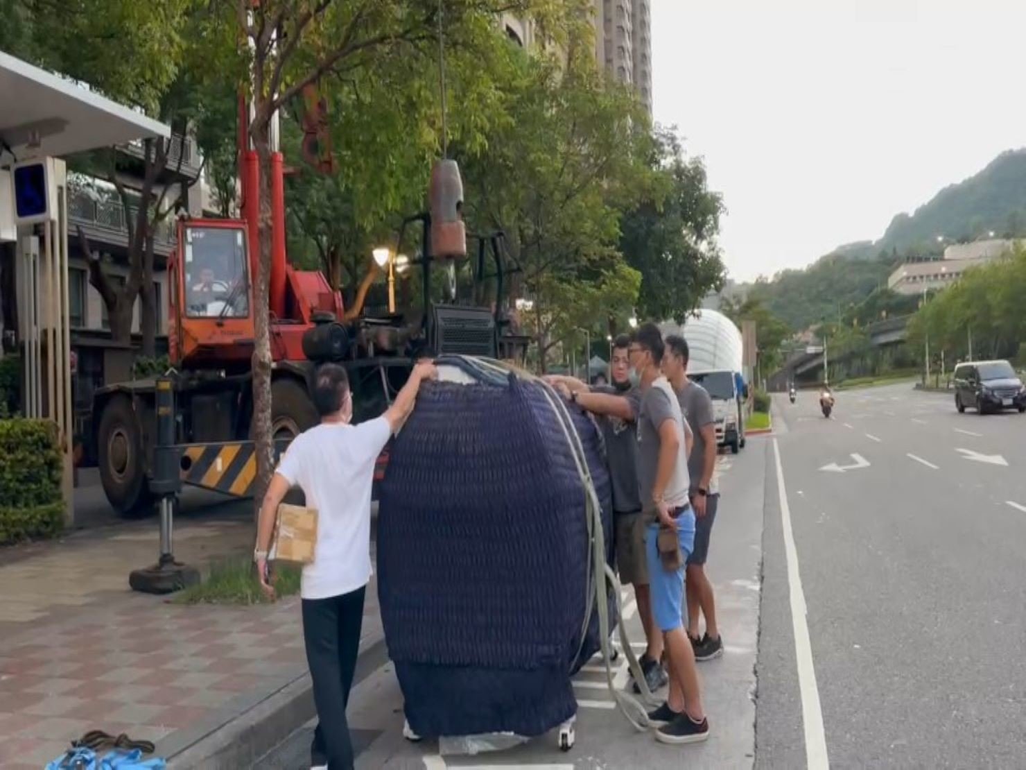 台北搬家重物吊掛搬運∣南港搬家重物吊掛搬運∣新北搬家重物吊掛搬運∣雙北搬家重物吊掛搬運∣汐止搬家重物吊掛運∣五股搬家重物吊搬運搬運∣ ∣板橋搬家重物吊掛搬運∣桃園搬家重物吊掛搬運推薦【榮福搬家】屬專業搬家細吊累運唯一的選擇,累積20年來特殊重物的搬運經驗,專業敏捷快速完成您的各項搬運任務。榮福搬家擁有精細的包裝搬運「精細包裝、專業搬運、用心服務、以客為尊」是榮福家搬運公司的宗旨與精神。歡迎立即來電02-2651-2727人服務。 台北搬家重物吊掛搬運∣南港搬家重物吊掛搬運∣新北搬家重物吊掛搬運∣雙北搬家重物吊掛搬運∣汐止搬家重物吊掛運∣五股搬家重物吊搬運搬運∣ ∣板橋搬家重物吊掛搬運∣桃園搬家重物吊掛搬運推薦【榮福搬家】屬專業搬家細吊累運唯一的選擇,累積20年來特殊重物的搬運經驗,專業敏捷快速完成您的各項搬運任務。榮福搬家擁有精細的包裝搬運「精細包裝、專業搬運、用心服務、以客為尊」是榮福家搬運公司的宗旨與精神。歡迎立即來電02-2651-2727人服務。