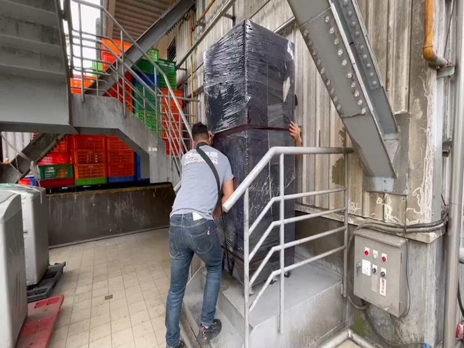 台北單搬重物∣南港單搬重物∣新北單搬重物∣雙北單搬重物∣汐止單搬重物∣五股單搬重物∣中永和單搬重物∣板橋單搬重物∣桃園單搬重物推薦【榮福搬家】屬專業搬家細膩運唯一首選，累積20年各式各樣特殊重物的搬運經驗，專業敏捷快速完成您的各項搬運任務。榮福搬家具備精緻包裝搬運「細膩包裝、專業搬運、用心服務、以客為尊」是榮福搬家公司的宗旨與精神。歡迎立即來電02-2651-2727專人服務。