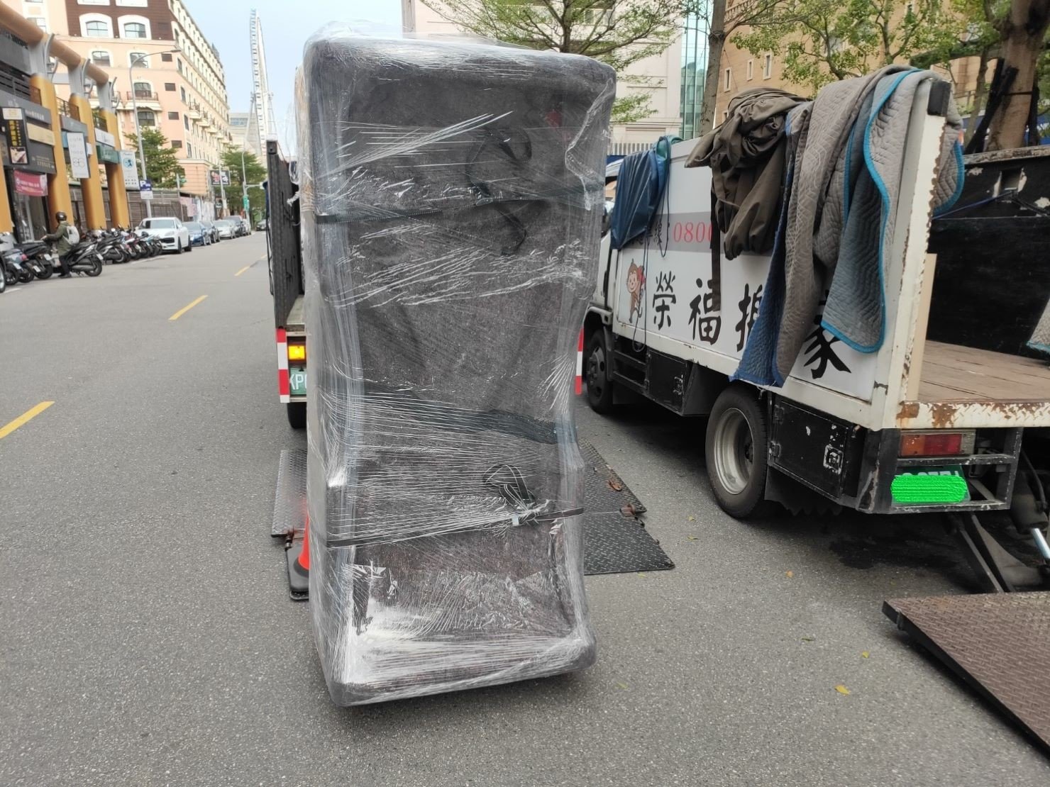 搬家公司推薦、台北搬家公司推薦【榮福搬家公司】南港搬家、桃園搬家公司推薦、新北搬家推薦、搬家具、冰箱搬運、基隆搬家、搬大型家電、床墊搬運、搬公司行號、家庭搬家、搬鋼琴、搬家首選、搬家達人、大型家具搬運、搬工、搬運、搬家紙箱、大型家具搬運、跨縣市搬家、單件家具運送、搬家車、搬家估價,針對顧客都秉持以用心實在專業搬家技巧,搬家實在用心值得您的信賴與選擇。歡迎來電咨詢02-2651-2727,榮福搬家有專員立即為您服務。 搬家公司推薦、台北搬家公司推薦【榮福搬家公司】南港搬家、桃園搬家公司推薦、新北搬家推薦、搬家具、冰箱搬運、基隆搬家、搬大型家電、床墊搬運、搬公司行號、家庭搬家、搬鋼琴、搬家首選、搬家達人、大型家具搬運、搬工、搬運、搬家紙箱、大型家具搬運、跨縣市搬家、單件家具運送、搬家車、搬家估價,針對顧客都秉持以用心實在專業搬家技巧,搬家實在用心值得您的信賴與選擇。歡迎來電咨詢02-2651-2727,榮福搬家有專員立即為您服務。