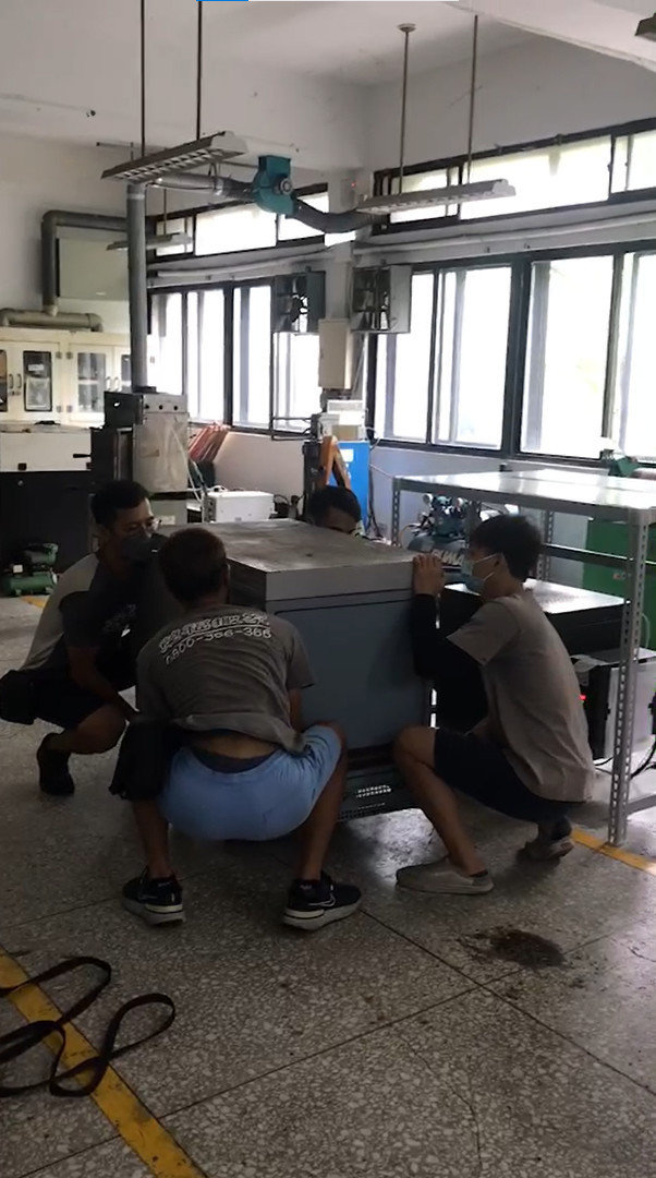 特殊搬運、搬重物【榮福搬家】醫療器材、醫療設備搬運、實驗室器材搬運、實業室高溫加熱器、科技大學社團設備移動、搬運搬單一物件、南港搬家、桃園搬家公司推薦、新北搬家公司推薦、可配合校園室內移動、生技科學儀器搬運、海關箱待拆、醫療儀器專業搬運、公司行號搬、專搬重物、搬工服務、人力搬運,針對顧客都秉持以用心實在專業搬家技巧,搬家實在用心值得您的信賴與選擇。歡迎來電咨詢02-2651-2727,榮福搬家有專員立即為您服務。 特殊搬運、搬重物【榮福搬家】醫療器材、醫療設備搬運、實驗室器材搬運、實業室高溫加熱器、科技大學社團設備移動、搬運搬單一物件、南港搬家、桃園搬家公司推薦、新北搬家公司推薦、可配合校園室內移動、生技科學儀器搬運、海關箱待拆、醫療儀器專業搬運、公司行號搬、專搬重物、搬工服務、人力搬運,針對顧客都秉持以用心實在專業搬家技巧,搬家實在用心值得您的信賴與選擇。歡迎來電咨詢02-2651-2727,榮福搬家有專員立即為您服務。