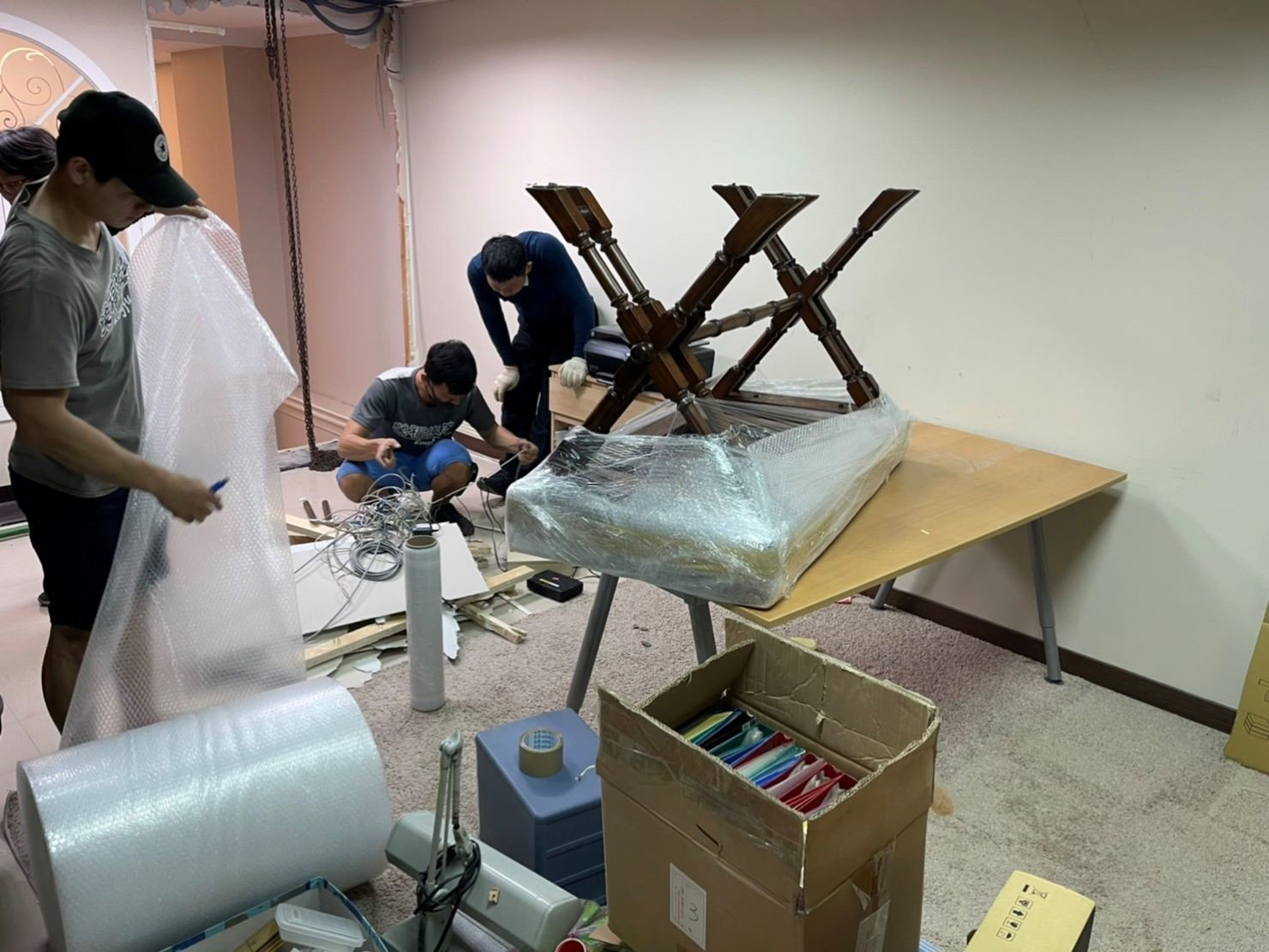 專搬重物、搬家公司推薦、新北搬家公司推薦【榮福搬家公司】基隆搬家、南港搬家、桃園搬家公司推薦、家庭搬家、精緻搬家、精緻包裝、打包裝箱、跨縣市搬家、搬工計時、人工搬運、床墊搬運、冰箱搬運、搬家具、搬家首選、吊掛搬運、吊家具搬運、搬家紙箱、氣泡捲、膠膜、黃色透明膠帶、大型家具搬運、搬木製家具、搬大理石桌、台北搬家公司推薦:大台北搬家,精緻包裝搬運「細膩包裝、專業搬運、用心服務、以客為尊」是榮福搬家公司的宗旨與精神。歡迎立即來電02-2651-2727專人服務。 專搬重物、搬家公司推薦、新北搬家公司推薦【榮福搬家公司】基隆搬家、南港搬家、桃園搬家公司推薦、家庭搬家、精緻搬家、精緻包裝、打包裝箱、跨縣市搬家、搬工計時、人工搬運、床墊搬運、冰箱搬運、搬家具、搬家首選、吊掛搬運、吊家具搬運、搬家紙箱、氣泡捲、膠膜、黃色透明膠帶、大型家具搬運、搬木製家具、搬大理石桌、台北搬家公司推薦:大台北搬家,精緻包裝搬運「細膩包裝、專業搬運、用心服務、以客為尊」是榮福搬家公司的宗旨與精神。歡迎立即來電02-2651-2727專人服務。