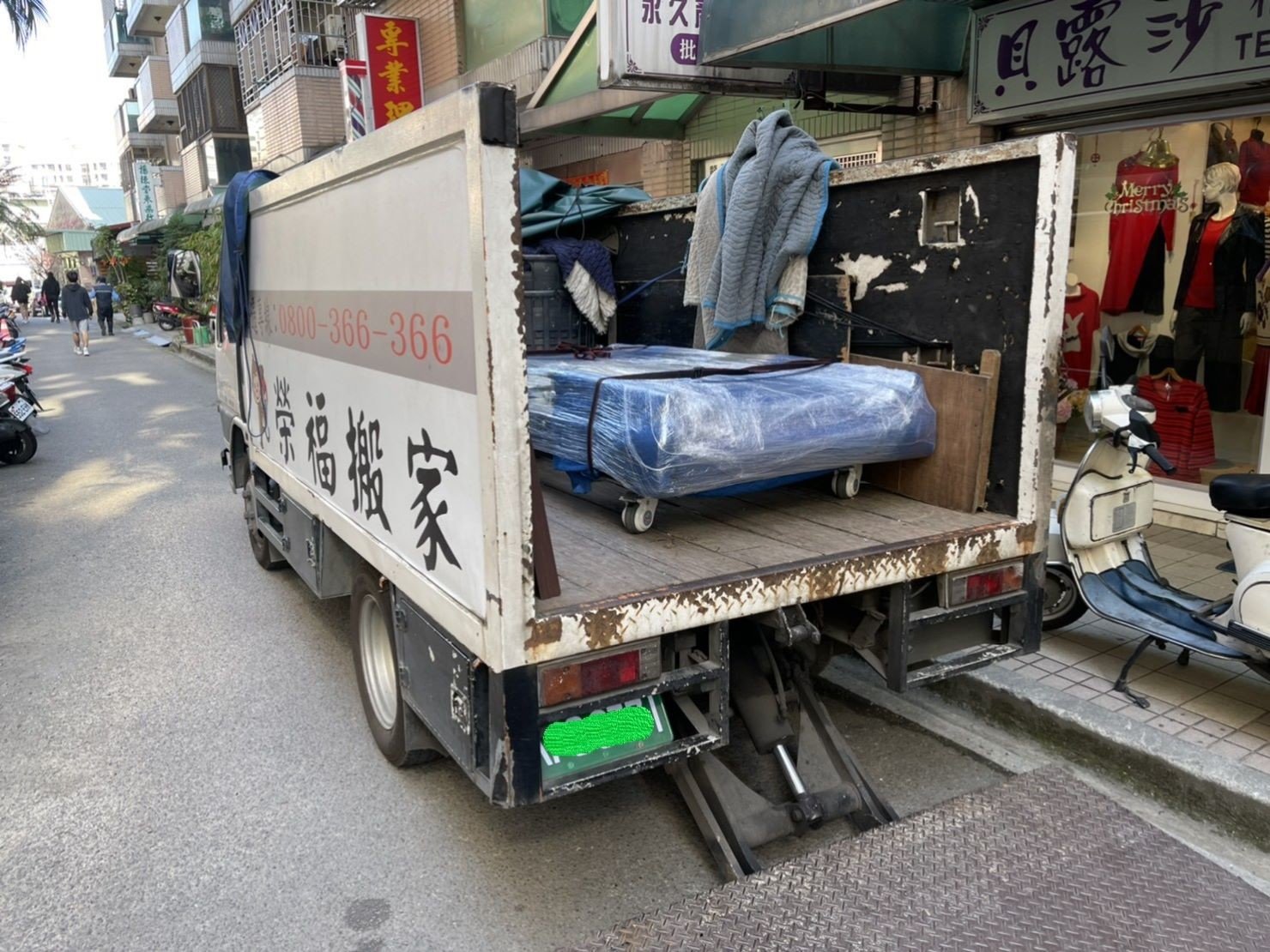 搬重物、重物搬運唯一首選【榮福搬家公司】石墩搬運、搬石椅、搬石頭桌、搬洗衣機、搬披薩窯、精搬金庫、搬保險櫃、精搬魚缸、精搬鋼琴、鋼琴搬運、搬三角琴、跨縣市搬家、搬工派遣、搬運、搬醫療床、床墊搬運、冰箱搬運、搬營業用冰箱、搬生財器具、搬醫療電動床、大型家電搬運、搬家具、單件家具運送、搬家首選、吊掛搬運、吊家具搬運、特殊重物搬運、專搬重物、新北搬家推薦、搬家公司、基隆搬家、南港搬家、桃園搬家公司、台北搬家公司推薦:大台北搬家,精緻包裝搬運「細膩包裝、專業搬運、用心服務、以客為尊」是榮福搬家公司的宗旨與精神。歡迎立即來電02-2651-2727專人服務。系統式家具拆裝找專業的榮福搬家就對了。 搬重物、重物搬運唯一首選【榮福搬家公司】石墩搬運、搬石椅、搬石頭桌、搬洗衣機、搬披薩窯、精搬金庫、搬保險櫃、精搬魚缸、精搬鋼琴、鋼琴搬運、搬三角琴、跨縣市搬家、搬工派遣、搬運、搬醫療床、床墊搬運、冰箱搬運、搬營業用冰箱、搬生財器具、搬醫療電動床、大型家電搬運、搬家具、單件家具運送、搬家首選、吊掛搬運、吊家具搬運、特殊重物搬運、專搬重物、新北搬家推薦、搬家公司、基隆搬家、南港搬家、桃園搬家公司、台北搬家公司推薦:大台北搬家,精緻包裝搬運「細膩包裝、專業搬運、用心服務、以客為尊」是榮福搬家公司的宗旨與精神。歡迎立即來電02-2651-2727專人服務。系統式家具拆裝找專業的榮福搬家就對了。