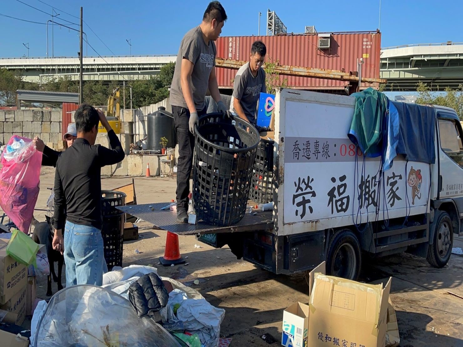 搬家公司推薦、新北搬家推薦【榮福搬家公司】南港搬家、桃園搬家公司推薦、台北搬家公司推薦、廢棄家具處理、廢棄家具清運、家庭廢棄物清運、清運、搬家、家具垃圾清運、垃圾廢棄處理、垃圾廢棄清運、搬家具、大型家具搬運、冰箱搬運、基隆搬家、搬家電、床墊搬運、搬公司行號、跨縣市搬家、家庭搬家、搬鋼琴、搬工、搬運、搬家紙箱,針對顧客都秉持以用心實在專業搬家技巧,搬家實在用心值得您的信賴與選擇。歡迎來電咨詢02-2651-2727,榮福搬家有專員立即為您服務。 搬家公司推薦、新北搬家推薦【榮福搬家公司】南港搬家、桃園搬家公司推薦、台北搬家公司推薦、廢棄家具處理、廢棄家具清運、家庭廢棄物清運、清運、搬家、家具垃圾清運、垃圾廢棄處理、垃圾廢棄清運、搬家具、大型家具搬運、冰箱搬運、基隆搬家、搬家電、床墊搬運、搬公司行號、跨縣市搬家、家庭搬家、搬鋼琴、搬工、搬運、搬家紙箱,針對顧客都秉持以用心實在專業搬家技巧,搬家實在用心值得您的信賴與選擇。歡迎來電咨詢02-2651-2727,榮福搬家有專員立即為您服務。