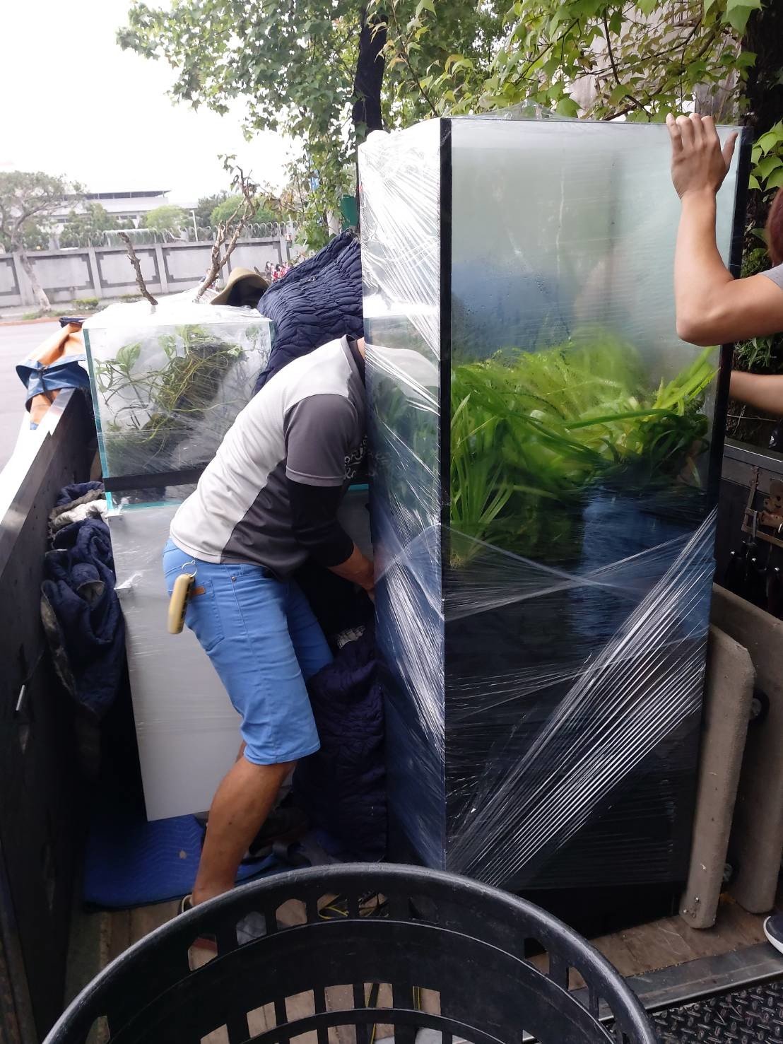大型魚缸搬運、重物搬運【榮福搬家公司】水族箱搬運、石墩搬運、搬石頭桌椅、搬洗衣機、搬披薩窯、精搬金庫、搬保險櫃、精搬魚缸、精搬鋼琴、跨縣市搬家、搬工計時、人力搬運、搬運、床墊搬運、營業用冰箱搬運、搬家具、大型設備搬運、搬機台、搬家首選、吊掛搬運、吊家具搬運、特殊重物搬運、專搬重物、新北搬家推薦、搬家公司、基隆搬家、南港搬家、桃園搬家公司、台北搬家公司推薦:大台北搬家,精緻包裝搬運「細膩包裝、專業搬運、用心服務、以客為尊」是榮福搬家公司的宗旨與精神。歡迎立即來電02-2651-2727專人服務。 大型魚缸搬運、重物搬運【榮福搬家公司】水族箱搬運、石墩搬運、搬石頭桌椅、搬洗衣機、搬披薩窯、精搬金庫、搬保險櫃、精搬魚缸、精搬鋼琴、跨縣市搬家、搬工計時、人力搬運、搬運、床墊搬運、營業用冰箱搬運、搬家具、大型設備搬運、搬機台、搬家首選、吊掛搬運、吊家具搬運、特殊重物搬運、專搬重物、新北搬家推薦、搬家公司、基隆搬家、南港搬家、桃園搬家公司、台北搬家公司推薦:大台北搬家,精緻包裝搬運「細膩包裝、專業搬運、用心服務、以客為尊」是榮福搬家公司的宗旨與精神。歡迎立即來電02-2651-2727專人服務。