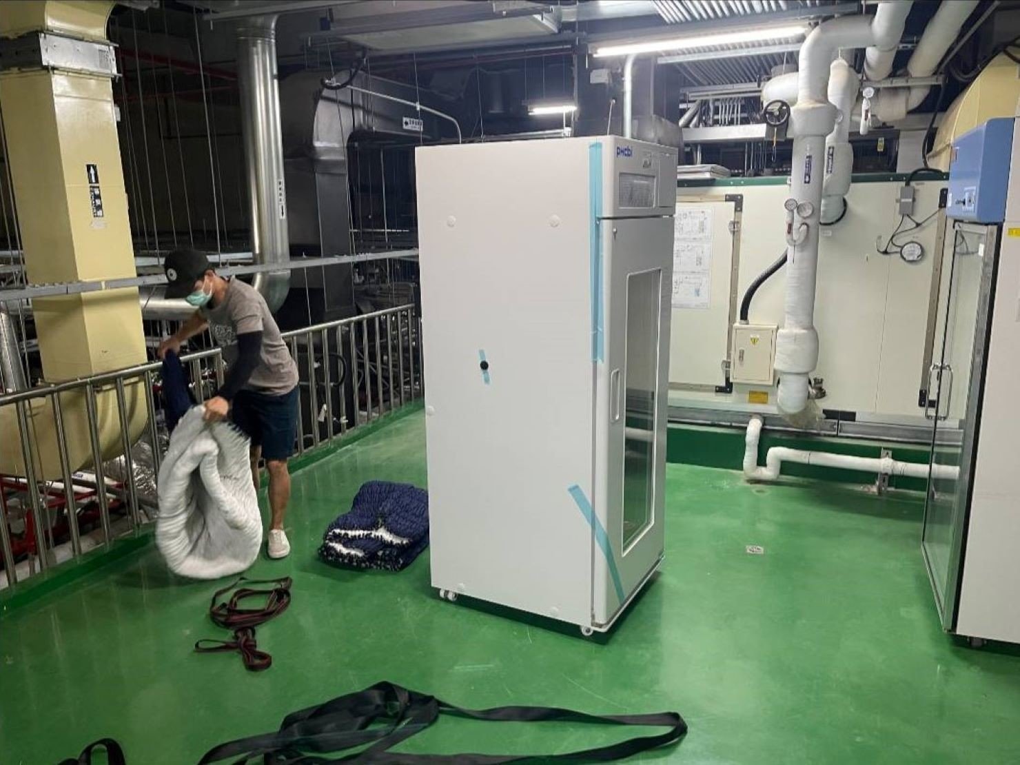 特殊重物搬運、專搬重物、特殊搬運、搬生醫設備【榮福搬家公司】搬披薩窯、精搬金庫、搬保險櫃、鋼琴搬運、按摩椅搬運、搬醫療床、電動床搬運、精搬魚缸、搬魚缸、跨縣市搬家、搬工計時、人工搬運、搬直立式冷凍櫃、搬超低溫冰箱、負86度超低溫冰箱搬運、營業用冰箱搬運、搬機械設備、各式機台搬運、精密儀器、臥室工作檯冰箱、實驗室設備、廚房大型設備搬運、搬營業用製冰機、烘焙設備搬運、搬營業用烤箱、廠房遷移、店面搬遷,實驗室搬遷、搬家首選、吊車吊掛搬運、吊家具搬運、台北搬家公司推薦:大台北搬家,精緻包裝搬運「細膩包裝、專業搬運、用心服務、以客為尊」是榮福搬家公司的宗旨與精神。歡迎立即來電02-2651-2727專人服務。 特殊重物搬運、專搬重物、特殊搬運、搬生醫設備【榮福搬家公司】搬披薩窯、精搬金庫、搬保險櫃、鋼琴搬運、按摩椅搬運、搬醫療床、電動床搬運、精搬魚缸、搬魚缸、跨縣市搬家、搬工計時、人工搬運、搬直立式冷凍櫃、搬超低溫冰箱、負86度超低溫冰箱搬運、營業用冰箱搬運、搬機械設備、各式機台搬運、精密儀器、臥室工作檯冰箱、實驗室設備、廚房大型設備搬運、搬營業用製冰機、烘焙設備搬運、搬營業用烤箱、廠房遷移、店面搬遷,實驗室搬遷、搬家首選、吊車吊掛搬運、吊家具搬運、台北搬家公司推薦:大台北搬家,精緻包裝搬運「細膩包裝、專業搬運、用心服務、以客為尊」是榮福搬家公司的宗旨與精神。歡迎立即來電02-2651-2727專人服務。