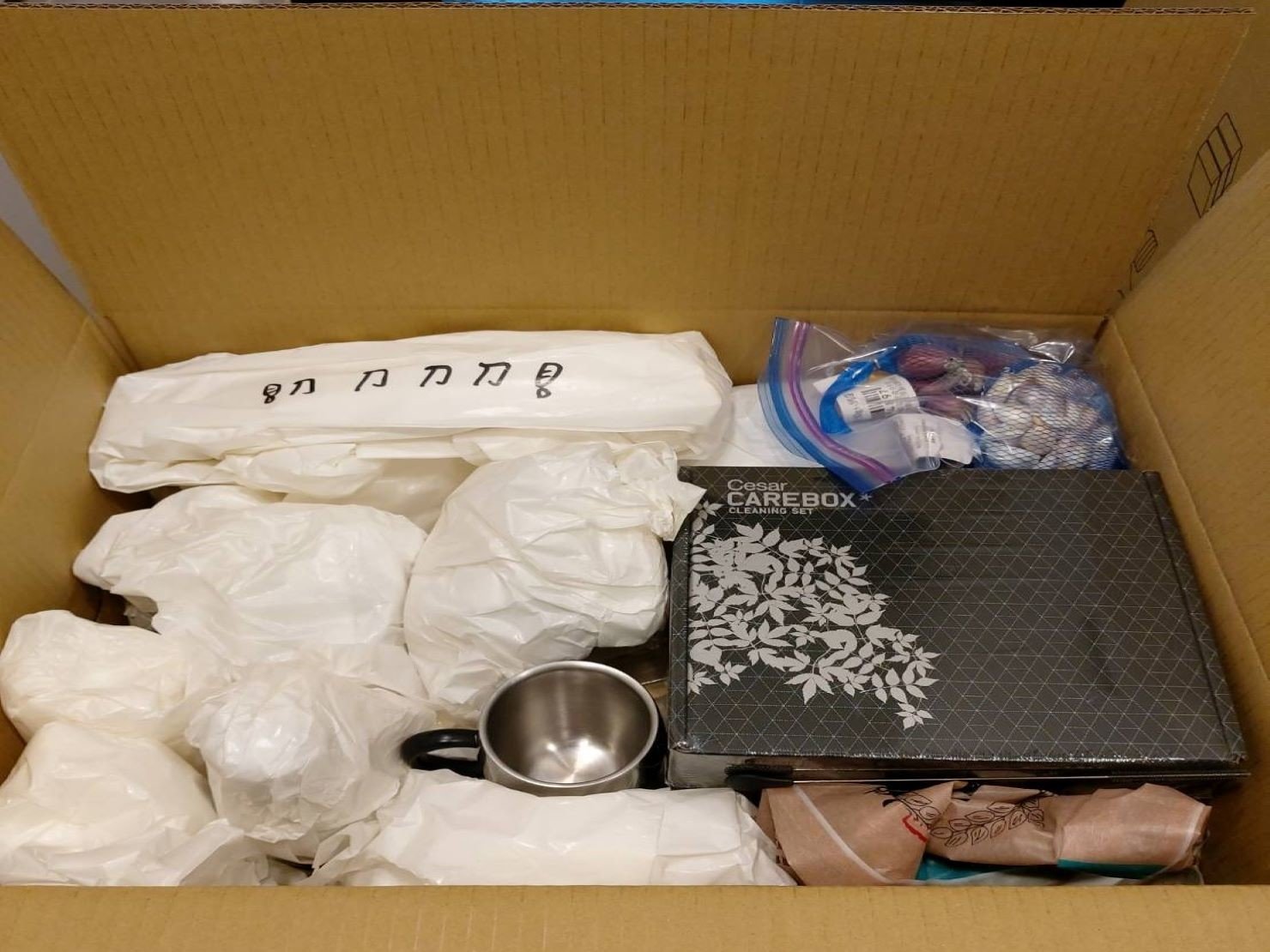 專人打包、搬家公司推薦、新北搬家公司推薦【榮福搬家公司】基隆搬家、南港搬家、桃園搬家公司推薦、家庭搬家、精緻搬家、精緻包裝、打包裝箱、跨縣市搬家、搬工計時、廚房家電包裝、廚房碗盤、人工搬運、搬家具、白土報紙、搬家首選、搬家紙箱、氣泡捲、膠膜、黃色透明膠帶、大型家具搬運、台北搬家公司推薦:大台北搬家,精緻包裝搬運「細膩包裝、專業搬運、用心服務、以客為尊」是榮福搬家公司的宗旨與精神。歡迎立即來電02-2651-2727專人服務。 專人打包、搬家公司推薦、新北搬家公司推薦【榮福搬家公司】基隆搬家、南港搬家、桃園搬家公司推薦、家庭搬家、精緻搬家、精緻包裝、打包裝箱、跨縣市搬家、搬工計時、廚房家電包裝、廚房碗盤、人工搬運、搬家具、白土報紙、搬家首選、搬家紙箱、氣泡捲、膠膜、黃色透明膠帶、大型家具搬運、台北搬家公司推薦:大台北搬家,精緻包裝搬運「細膩包裝、專業搬運、用心服務、以客為尊」是榮福搬家公司的宗旨與精神。歡迎立即來電02-2651-2727專人服務。