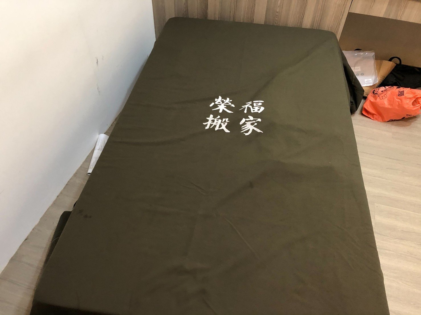 搬家公司推薦【榮福搬家公司】精搬魚缸、跨縣搬家、搬床墊、搬冰箱、搬家具、搬家首選、吊掛搬運、吊家具搬運、台北搬家公司推薦:大台北搬家,精緻包裝搬運「細膩包裝、專業搬運、用心服務、以客為尊」是榮福搬家公司的宗旨與精神。歡迎立即來電02-2651-2727專人服務。 搬家公司推薦【榮福搬家公司】精搬魚缸、跨縣搬家、搬床墊、搬冰箱、搬家具、搬家首選、吊掛搬運、吊家具搬運、台北搬家公司推薦:大台北搬家,精緻包裝搬運「細膩包裝、專業搬運、用心服務、以客為尊」是榮福搬家公司的宗旨與精神。歡迎立即來電02-2651-2727專人服務。