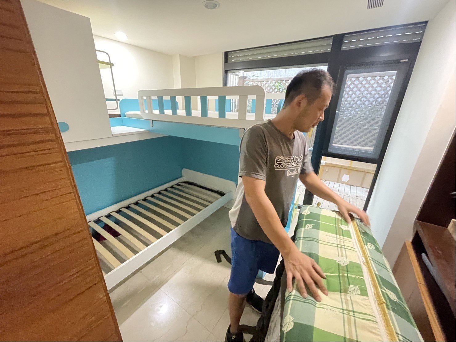台北多功能型雙層床組拆組裝∣南港多功能型雙層床組拆組裝∣松山多功能型雙層床組拆組裝∣內湖多功能型雙層床組拆組裝∣中山多功能型雙層床組拆組裝∣大安多功能型雙層床組拆組裝∣信義多功能型雙層床組拆組裝∣新北多功能型雙層床組拆組裝∣雙北多功能型雙層床組拆組裝∣汐止多功能型雙層床組拆組裝∣中永和多功能型雙層床組拆組裝∣板橋多功能型雙層床組拆組裝∣三重蘆洲多功能型雙層床組拆組裝∣基隆多功能型雙層床組拆組裝∣五股多功能型雙層床組拆組裝∣新莊多功能型雙層床組拆組裝∣新店多功能型雙層床組拆組裝∣土城多功能型雙層床組拆組裝∣林口多功能型雙層床組拆組裝∣桃園多功能型雙層床組拆組裝| 搬家首選【榮福搬家公司】搬家公司推薦:專業拆裝家具服務,可針對您的衣櫃、床組和各項需拆裝服務之傢俱進行DIY拆組裝服務,歡迎加入官方Line ID:@0800-366366 客服專員一對一服務。 台北多功能型雙層床組拆組裝∣南港多功能型雙層床組拆組裝∣松山多功能型雙層床組拆組裝∣內湖多功能型雙層床組拆組裝∣中山多功能型雙層床組拆組裝∣大安多功能型雙層床組拆組裝∣信義多功能型雙層床組拆組裝∣新北多功能型雙層床組拆組裝∣雙北多功能型雙層床組拆組裝∣汐止多功能型雙層床組拆組裝∣中永和多功能型雙層床組拆組裝∣板橋多功能型雙層床組拆組裝∣三重蘆洲多功能型雙層床組拆組裝∣基隆多功能型雙層床組拆組裝∣五股多功能型雙層床組拆組裝∣新莊多功能型雙層床組拆組裝∣新店多功能型雙層床組拆組裝∣土城多功能型雙層床組拆組裝∣林口多功能型雙層床組拆組裝∣桃園多功能型雙層床組拆組裝| 搬家首選【榮福搬家公司】搬家公司推薦:專業拆裝家具服務,可針對您的衣櫃、床組和各項需拆裝服務之傢俱進行DIY拆組裝服務,歡迎加入官方Line ID:@0800-366366 客服專員一對一服務。
