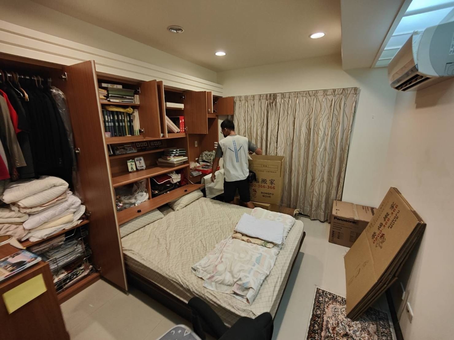 專人打包、搬家公司推薦、新北搬家公司推薦【榮福搬家公司】基隆搬家、南港搬家、桃園搬家公司推薦、家庭搬家、精緻搬家、精緻包裝、打包裝箱、跨縣市搬家、搬工計時、人工搬運、床墊搬運、冰箱搬運、搬家具、搬家首選、搬家紙箱、氣泡捲、膠膜、黃色透明膠帶、大型家具搬運、搬木製家具、搬大理石桌、台北搬家公司推薦:大台北搬家,精緻包裝搬運「細膩包裝、專業搬運、用心服務、以客為尊」是榮福搬家公司的宗旨與精神。歡迎立即來電02-2651-2727專人服務。 專人打包、搬家公司推薦、新北搬家公司推薦【榮福搬家公司】基隆搬家、南港搬家、桃園搬家公司推薦、家庭搬家、精緻搬家、精緻包裝、打包裝箱、跨縣市搬家、搬工計時、人工搬運、床墊搬運、冰箱搬運、搬家具、搬家首選、搬家紙箱、氣泡捲、膠膜、黃色透明膠帶、大型家具搬運、搬木製家具、搬大理石桌、台北搬家公司推薦:大台北搬家,精緻包裝搬運「細膩包裝、專業搬運、用心服務、以客為尊」是榮福搬家公司的宗旨與精神。歡迎立即來電02-2651-2727專人服務。
