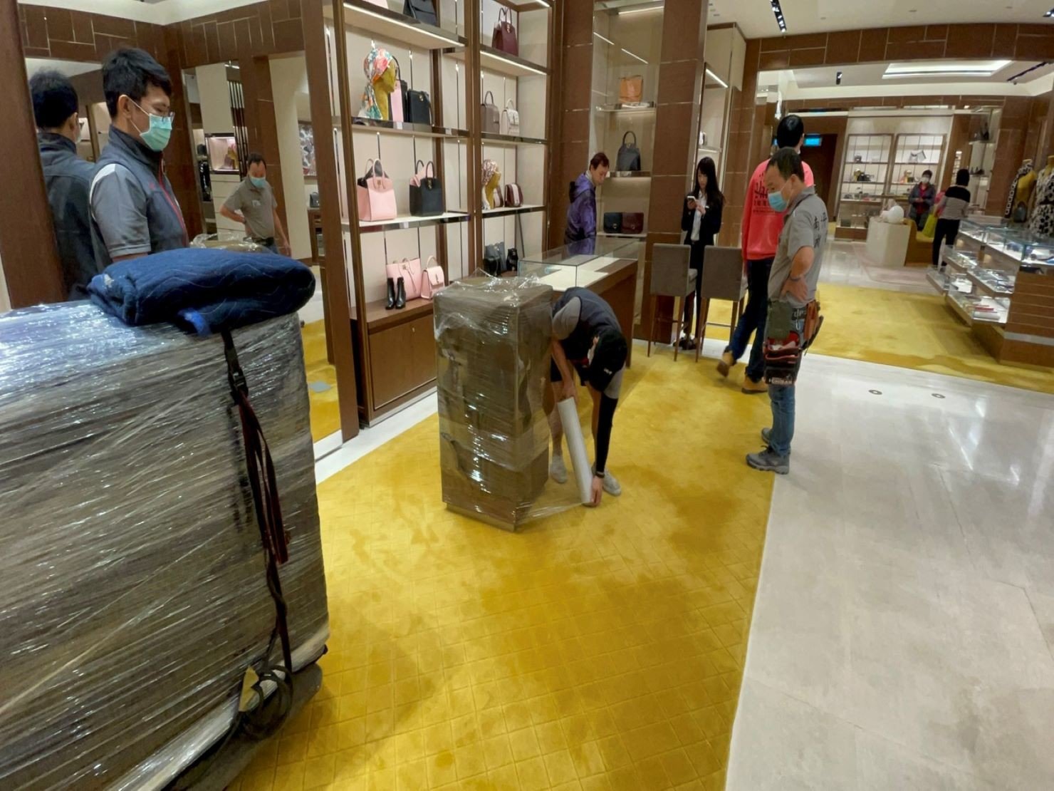 搬家公司推薦、台北搬家推薦【榮福搬家公司】南港搬家、桃園搬家公司推薦、新北搬家公司推薦、企業搬運服務、搬公司行號、廠房遷移、公司行號搬遷、政府機關搬遷、百貨專櫃遷移、學校單位搬遷、精緻包裝、家庭搬家、搬鋼琴、搬工,針對顧客都秉持以用心實在專業搬家技巧,搬家實在用心值得您的信賴與選擇。歡迎來電咨詢02-2651-2727,榮福搬家有專員立即為您服務。 搬家公司推薦、台北搬家推薦【榮福搬家公司】南港搬家、桃園搬家公司推薦、新北搬家公司推薦、企業搬運服務、搬公司行號、廠房遷移、公司行號搬遷、政府機關搬遷、百貨專櫃遷移、學校單位搬遷、精緻包裝、家庭搬家、搬鋼琴、搬工,針對顧客都秉持以用心實在專業搬家技巧,搬家實在用心值得您的信賴與選擇。歡迎來電咨詢02-2651-2727,榮福搬家有專員立即為您服務。