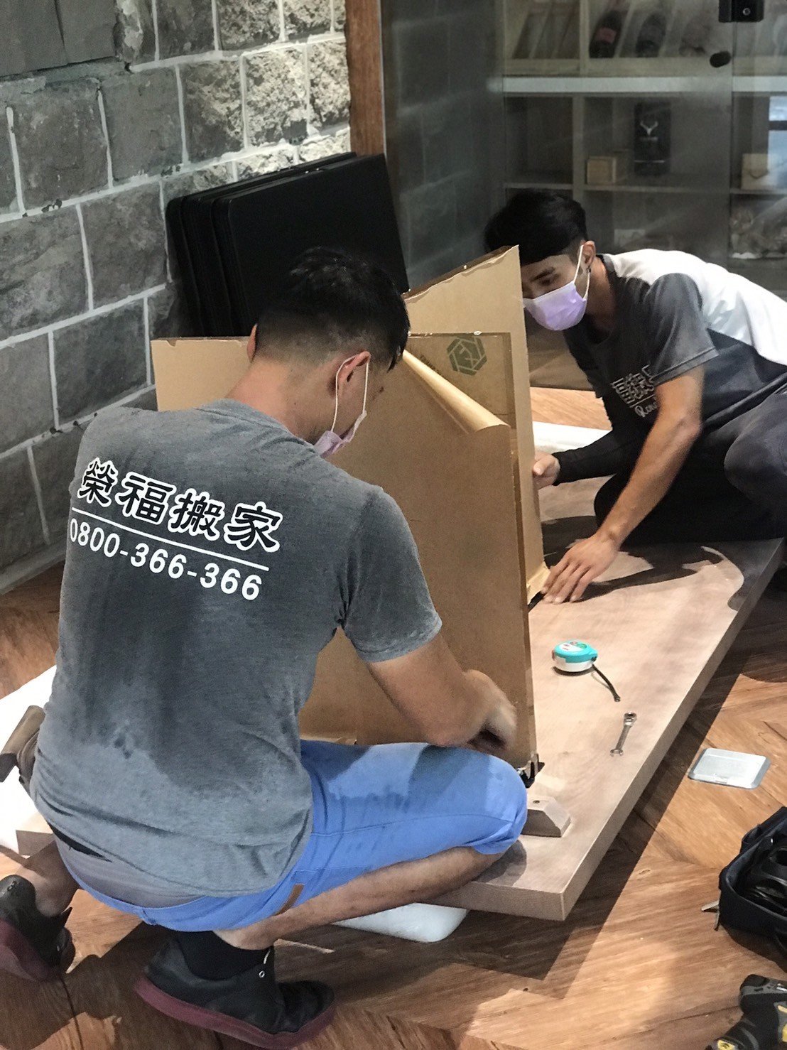 特殊搬運、搬重物【榮福搬家公司】單一家具搬運、清水模辦公桌、清水模餐桌、進口餐桌-水泥桌面長桌、專業搬運、組裝定位、進口原木餐桌、美術館搬遷、300公斤餐桌搬運、跨縣市搬家、搬工計時、人力搬運、搬家首選、吊掛搬運、特殊重物搬運、專搬重物、搬重物技巧、新北搬家公司推薦、搬家車、搬家公司、基隆搬家、南港搬家、桃園搬家公司推薦、台北搬家公司推薦:大台北搬家,精緻包裝搬運「細膩包裝、專業搬運、用心服務、以客為尊」是榮福搬家公司的宗旨與精神。歡迎立即來電02-2651-2727專人服務。 特殊搬運、搬重物【榮福搬家公司】單一家具搬運、清水模辦公桌、清水模餐桌、進口餐桌-水泥桌面長桌、專業搬運、組裝定位、進口原木餐桌、美術館搬遷、300公斤餐桌搬運、跨縣市搬家、搬工計時、人力搬運、搬家首選、吊掛搬運、特殊重物搬運、專搬重物、搬重物技巧、新北搬家公司推薦、搬家車、搬家公司、基隆搬家、南港搬家、桃園搬家公司推薦、台北搬家公司推薦:大台北搬家,精緻包裝搬運「細膩包裝、專業搬運、用心服務、以客為尊」是榮福搬家公司的宗旨與精神。歡迎立即來電02-2651-2727專人服務。