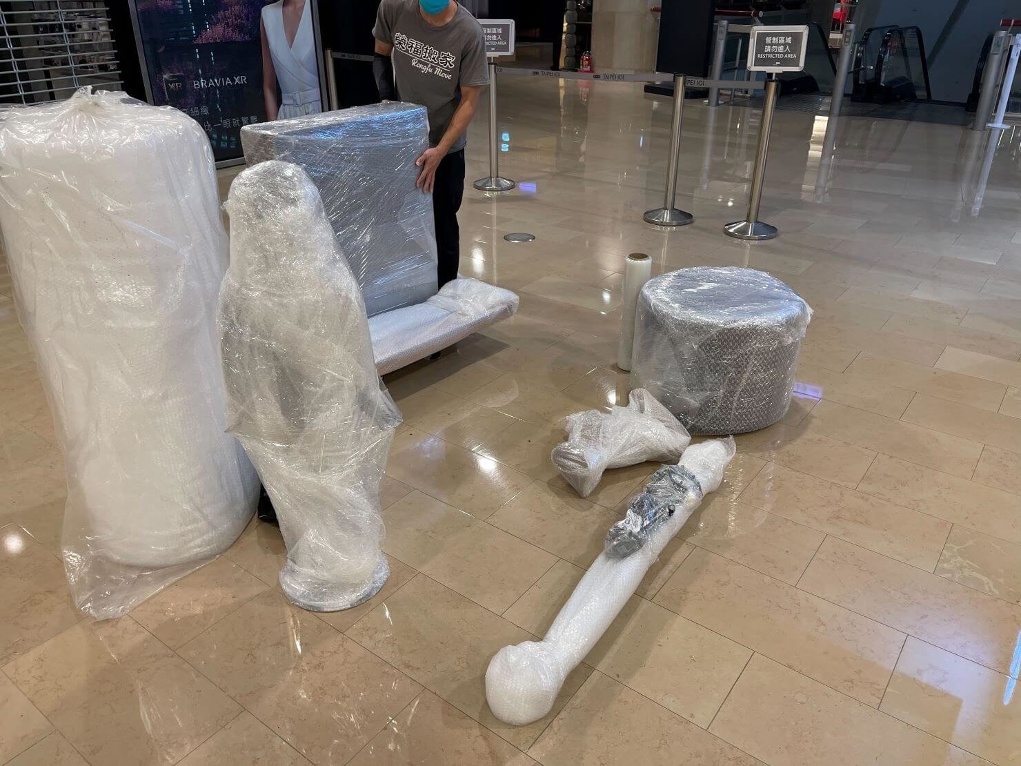 【榮福搬家】百貨倉儲暫放精緻包裝、百貨撤櫃、展示架搬運、中島雙排架搬運、服裝店展示架搬運、落地是掛衣架搬運,服飾店模特兒搬運、品牌大型公仔搬運、海外公仔搬運、公仔精緻包裝、模型精緻包裝,台北搬家公司推薦:大台北搬家,精緻包裝搬運「細膩包裝、專業搬運、用心服務、以客為尊」是榮福搬家公司的宗旨與精神。歡迎立即來電02-2651-2727專人服務。 【榮福搬家】百貨倉儲暫放精緻包裝、百貨撤櫃、展示架搬運、中島雙排架搬運、服裝店展示架搬運、落地是掛衣架搬運,服飾店模特兒搬運、品牌大型公仔搬運、海外公仔搬運、公仔精緻包裝、模型精緻包裝,台北搬家公司推薦:大台北搬家,精緻包裝搬運「細膩包裝、專業搬運、用心服務、以客為尊」是榮福搬家公司的宗旨與精神。歡迎立即來電02-2651-2727專人服務。
